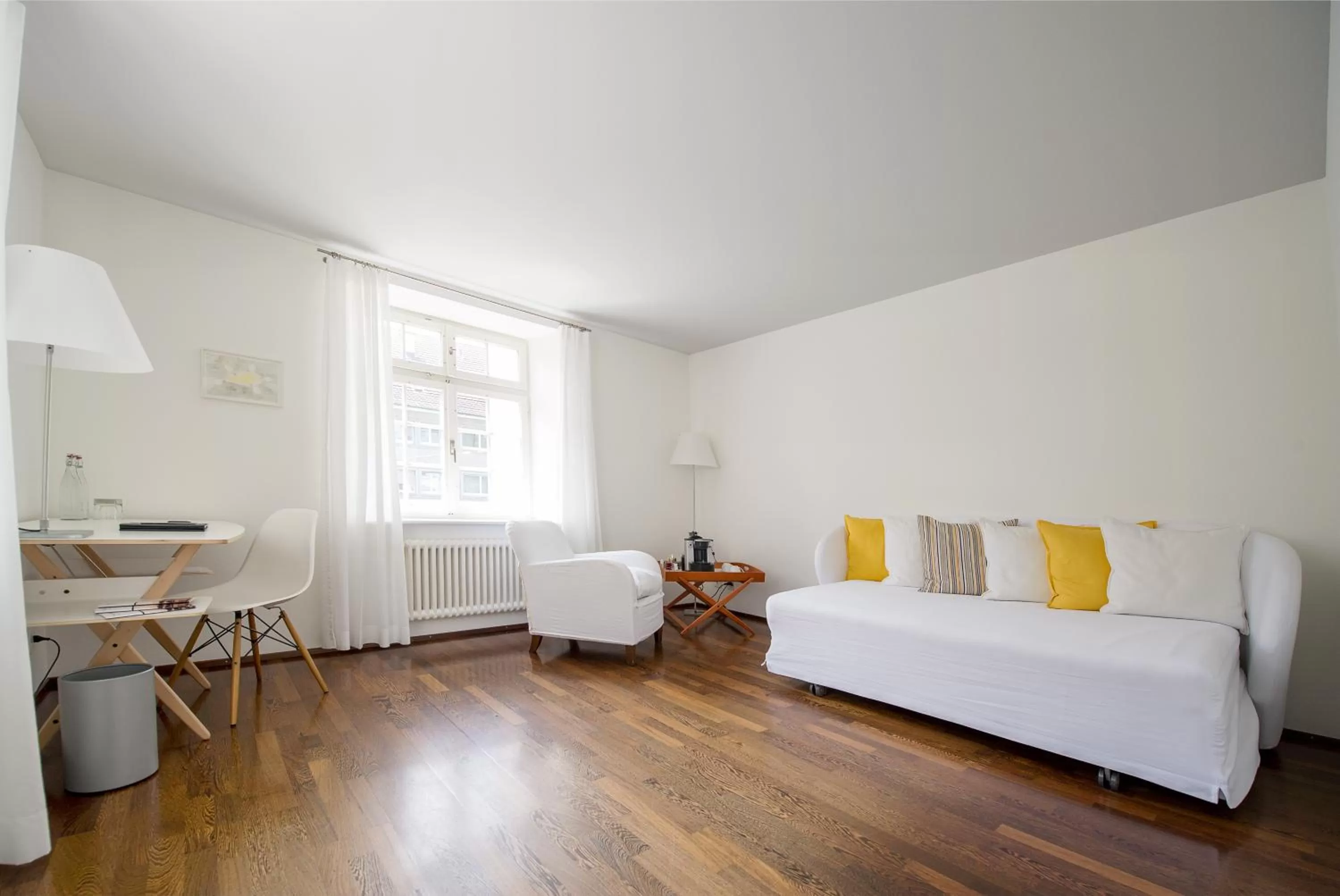 Photo of the whole room, Bed in Gast - und Kulturhaus Der Teufelhof Basel