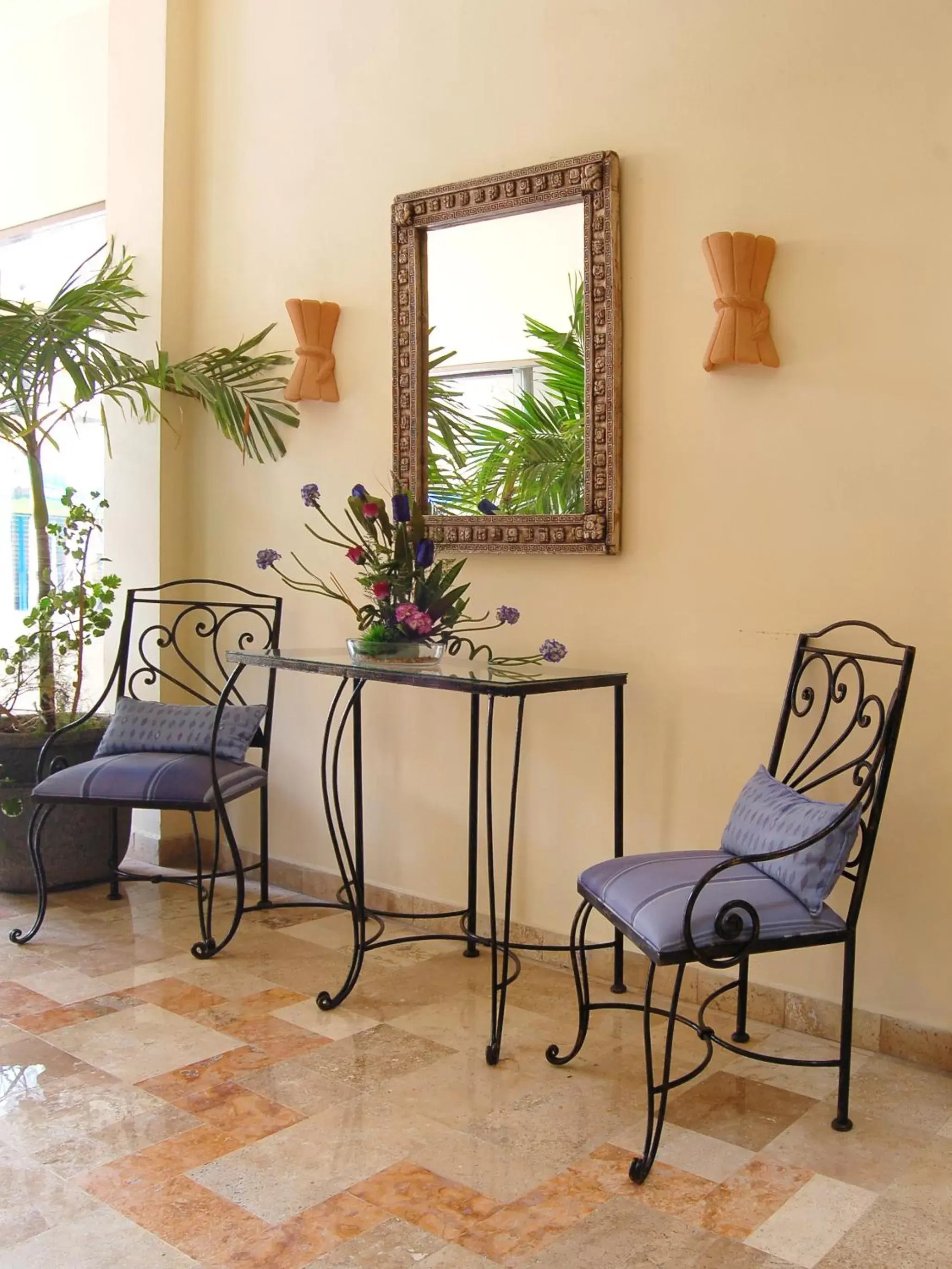 Lobby or reception, Seating Area in Hotel Los Itzaes by 5th av