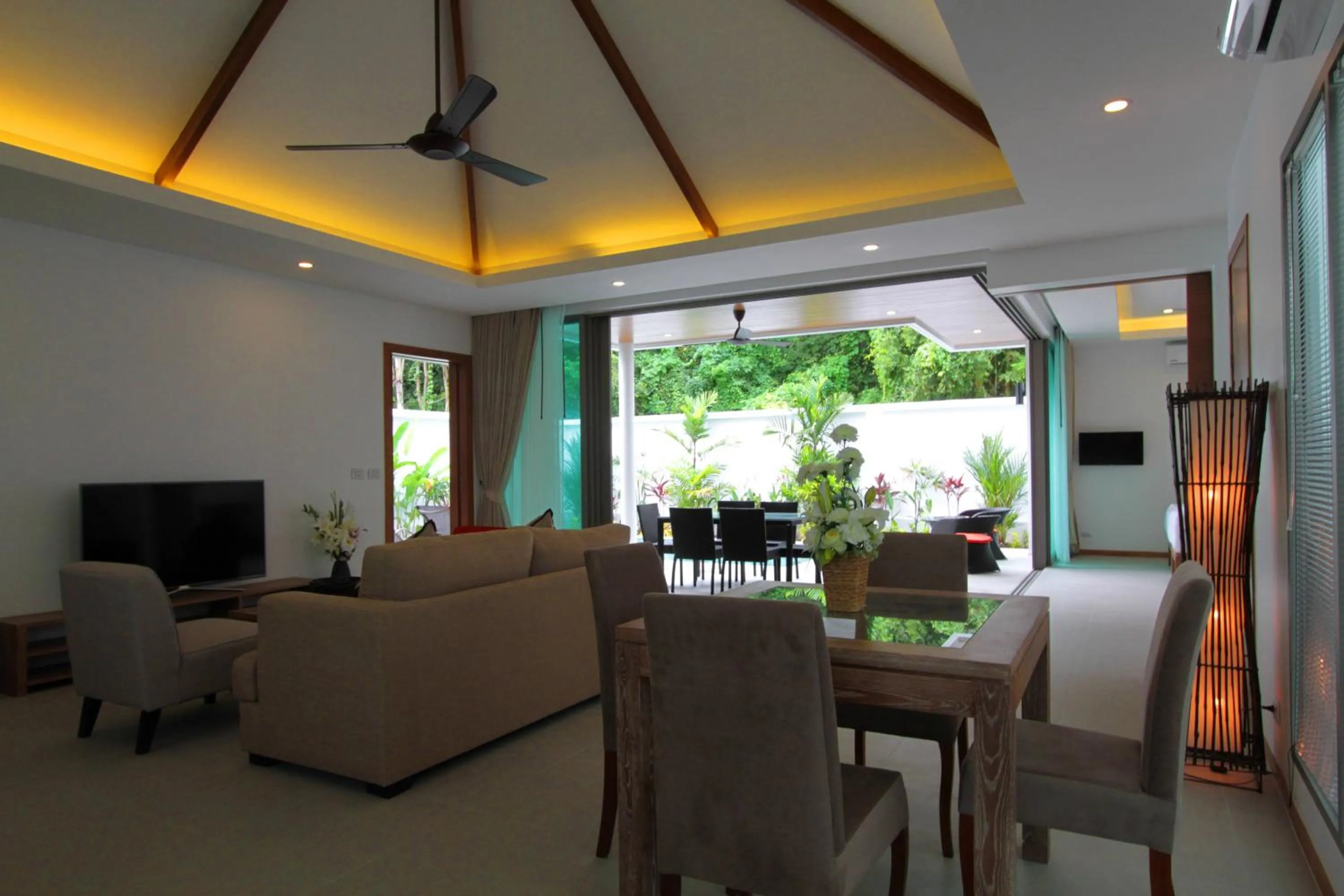 Living room in Ya Nui Beach Villas