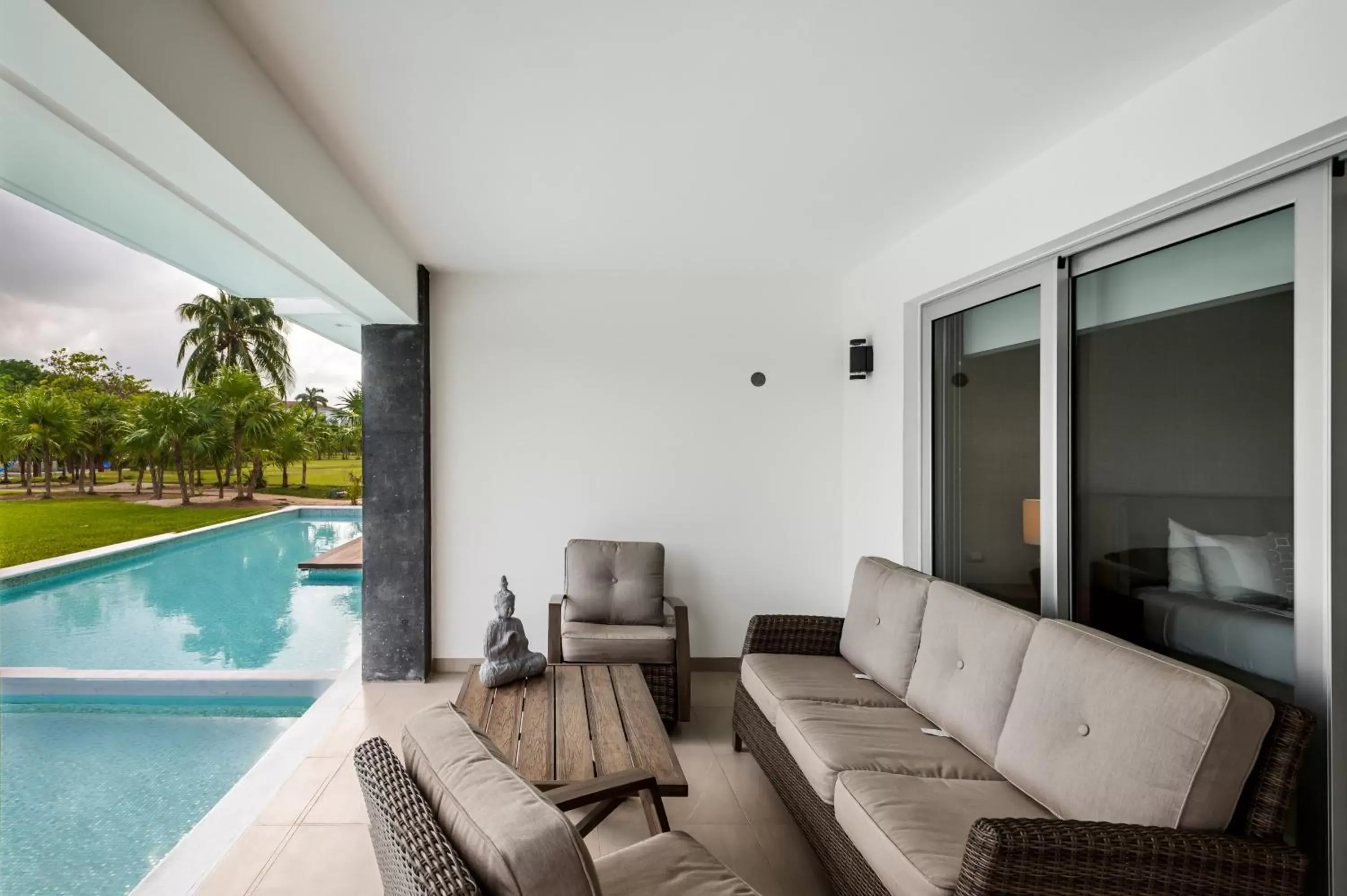 Patio, Swimming Pool in Mareazul Beach Front Condos At playa del Carmen