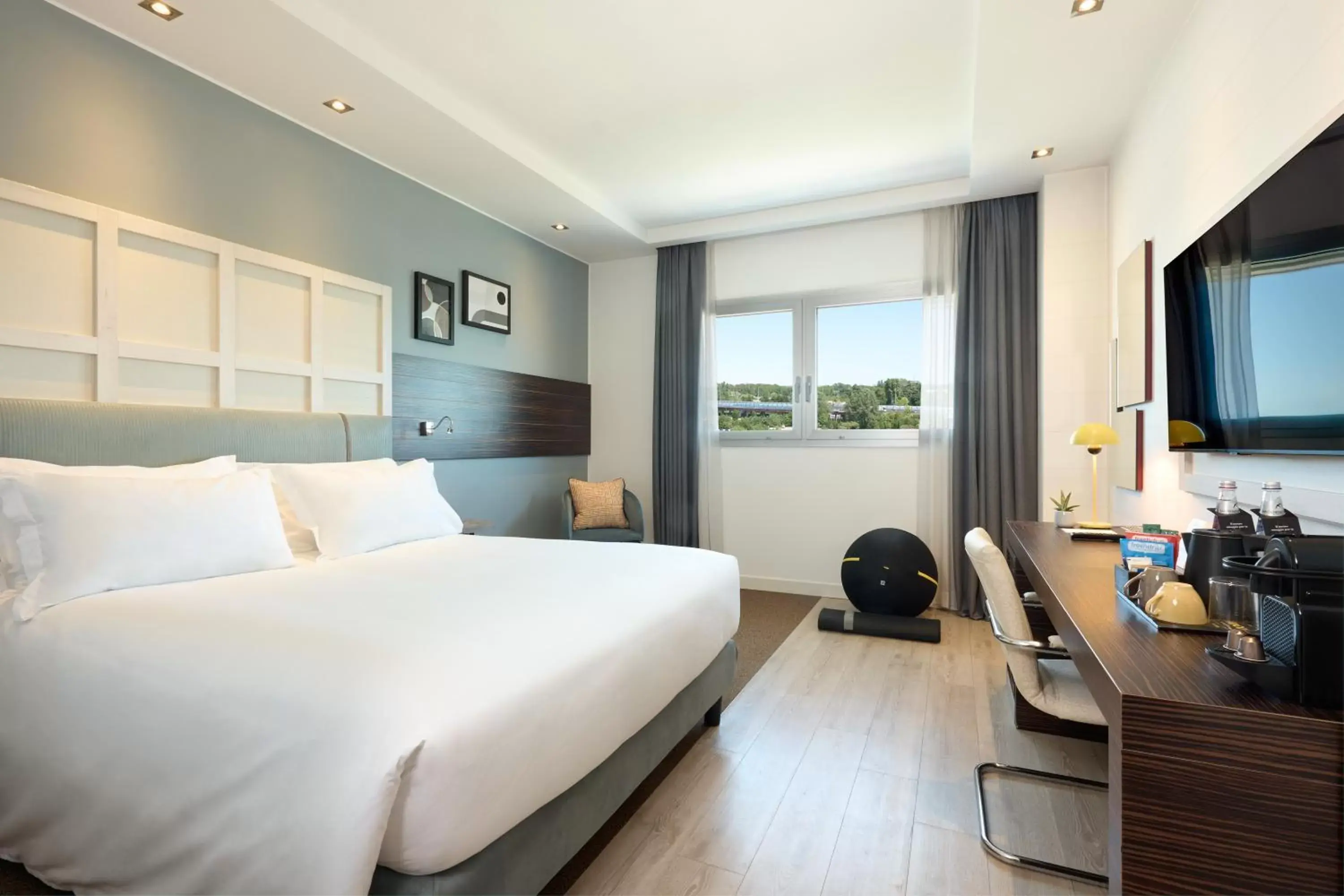 Bedroom, Bed in voco Venice Mestre - The Quid, an IHG Hotel