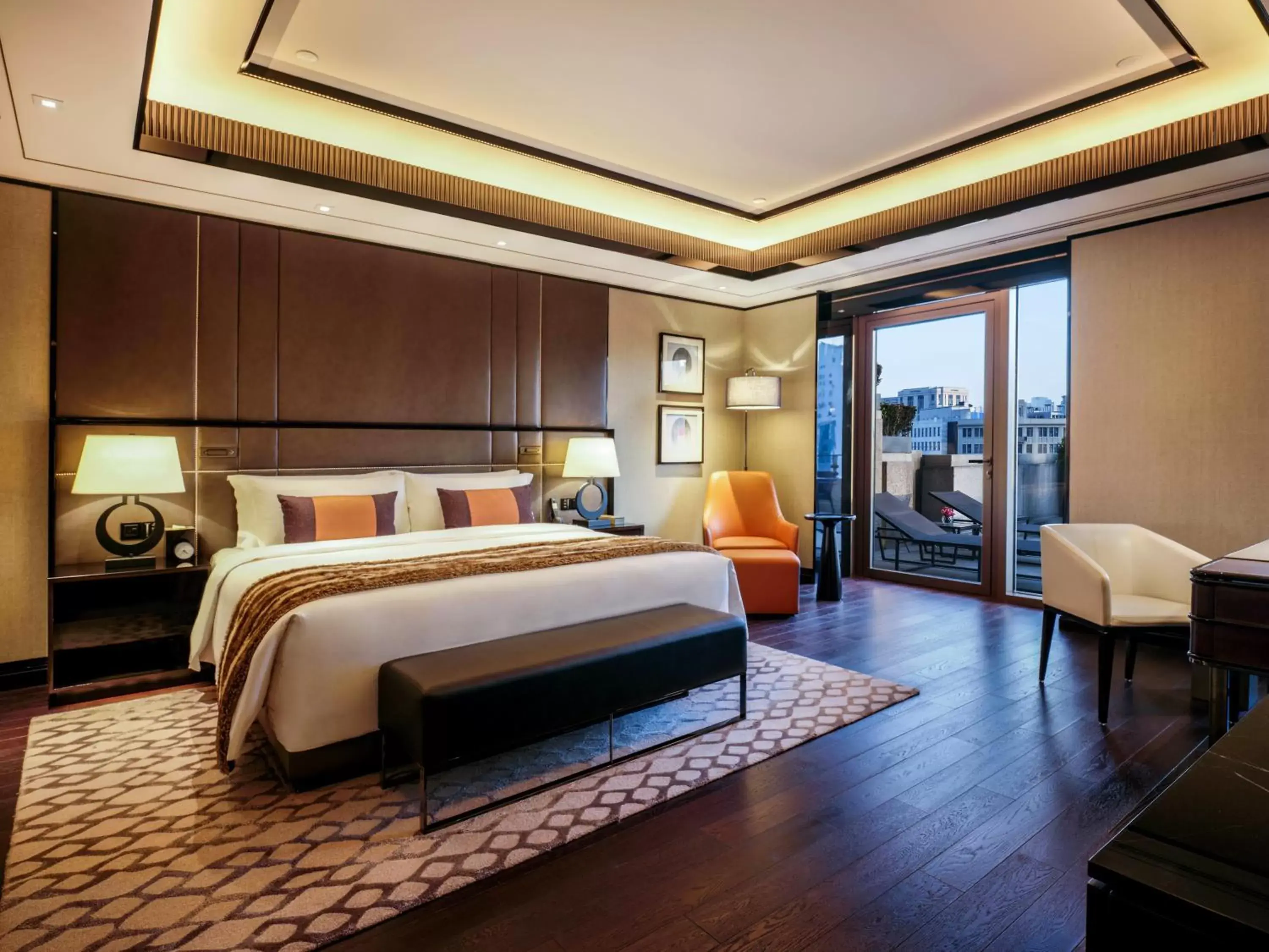 Photo of the whole room, Bed in Bellagio by MGM Shanghai - on the bund