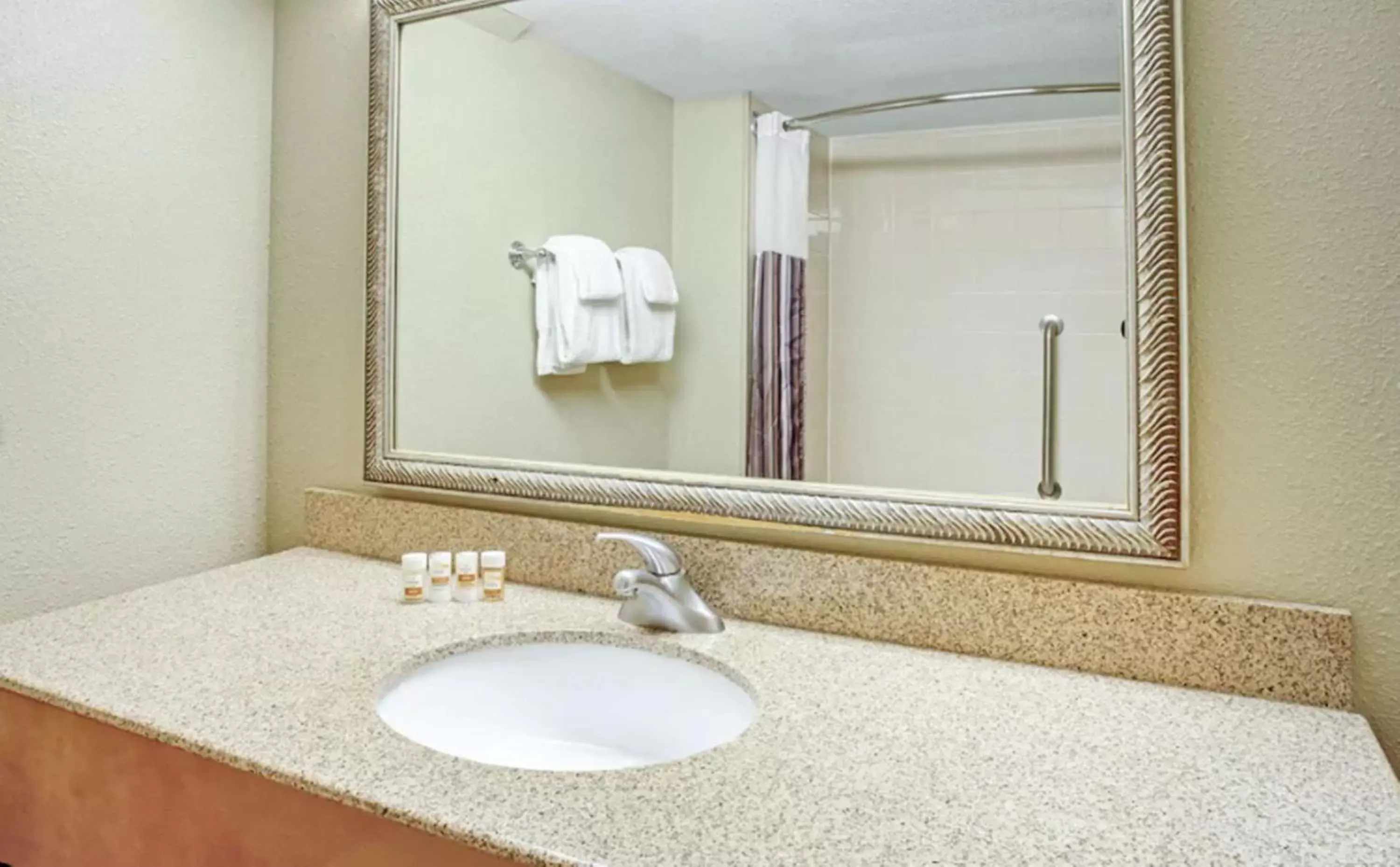 Bathroom in La Quinta by Wyndham Minneapolis-Minnetonka