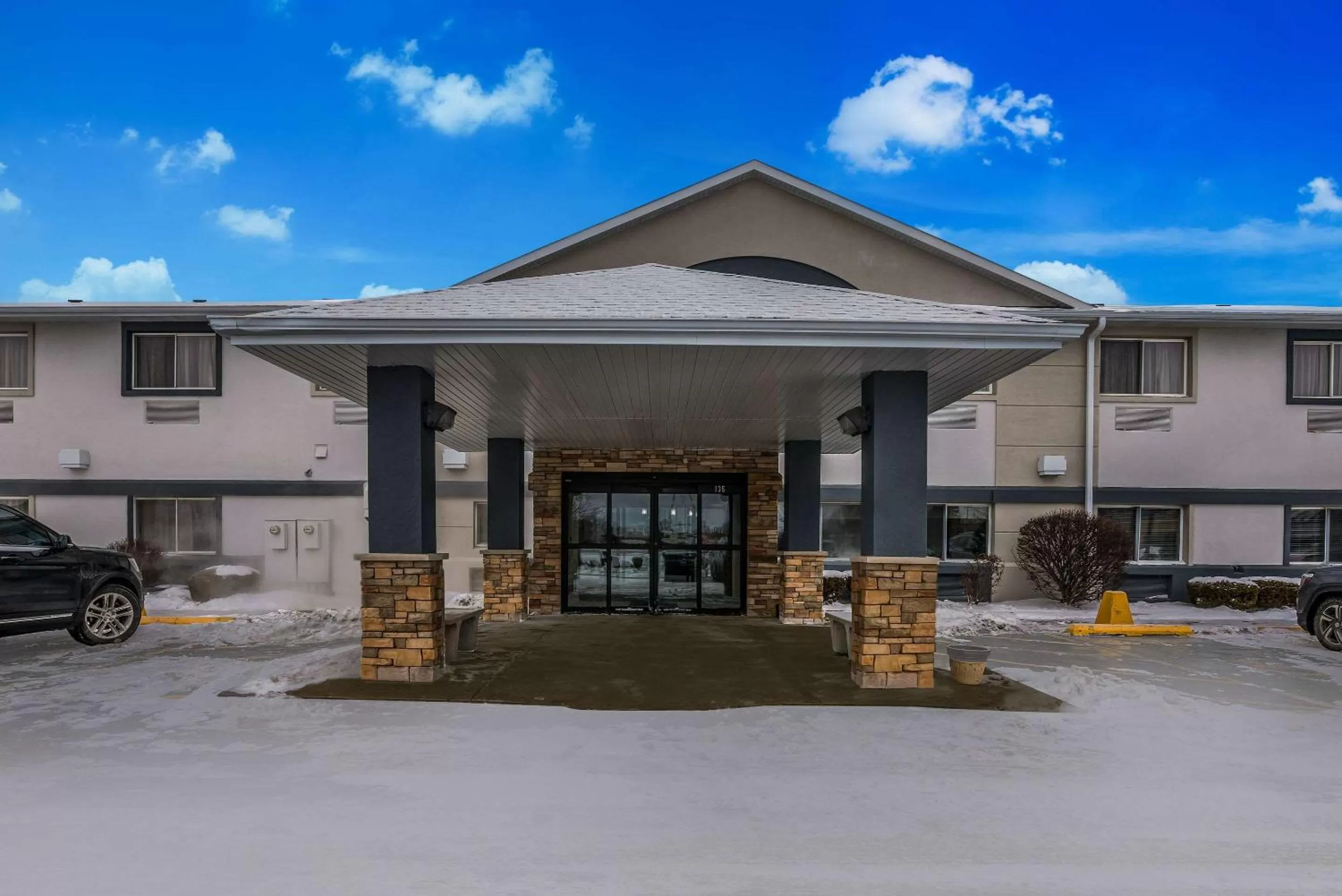 Property building in MainStay Suites Joliet I-80