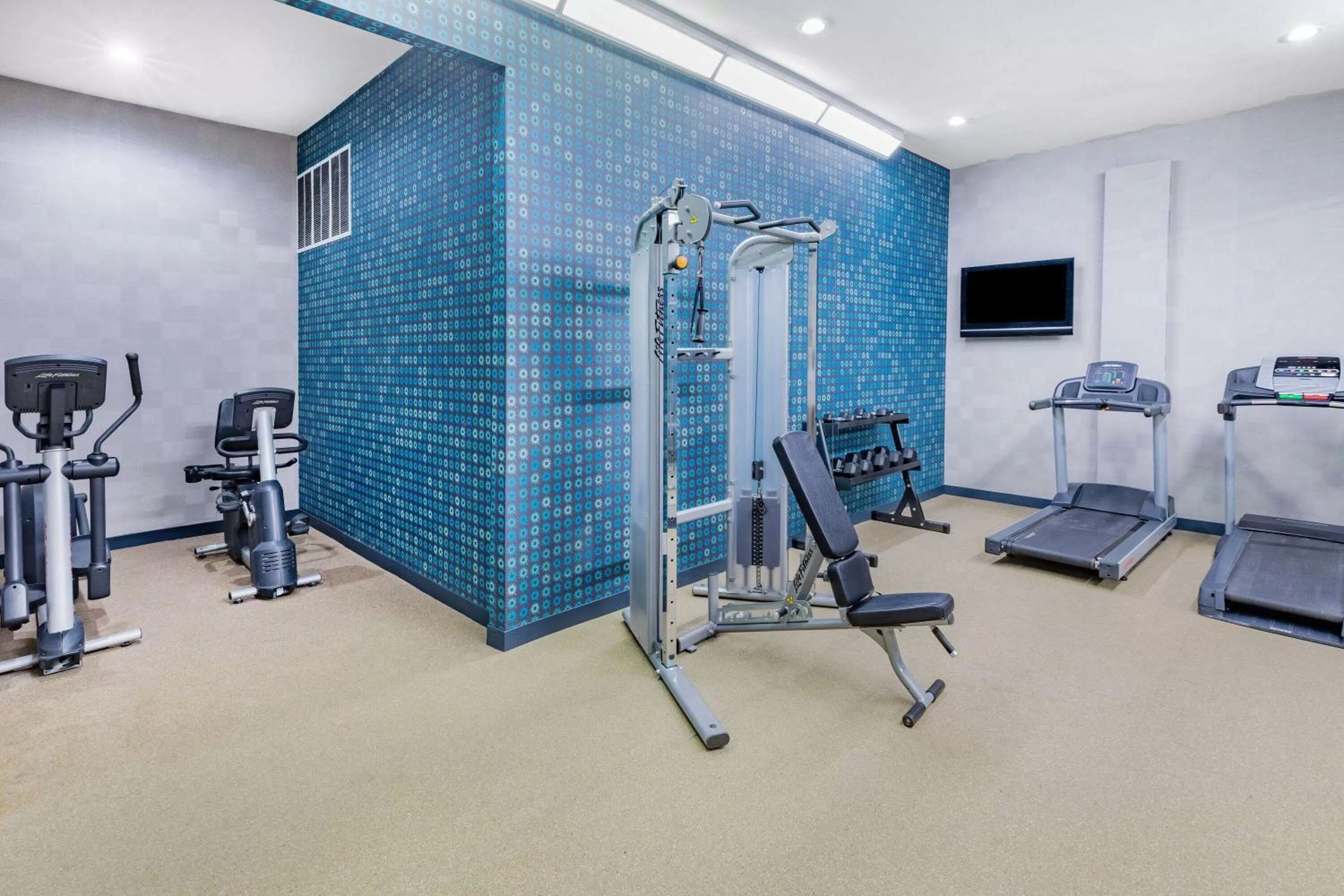 Fitness centre/facilities in La Quinta Inn & Suites by Wyndham Pharr RGV Medical Center