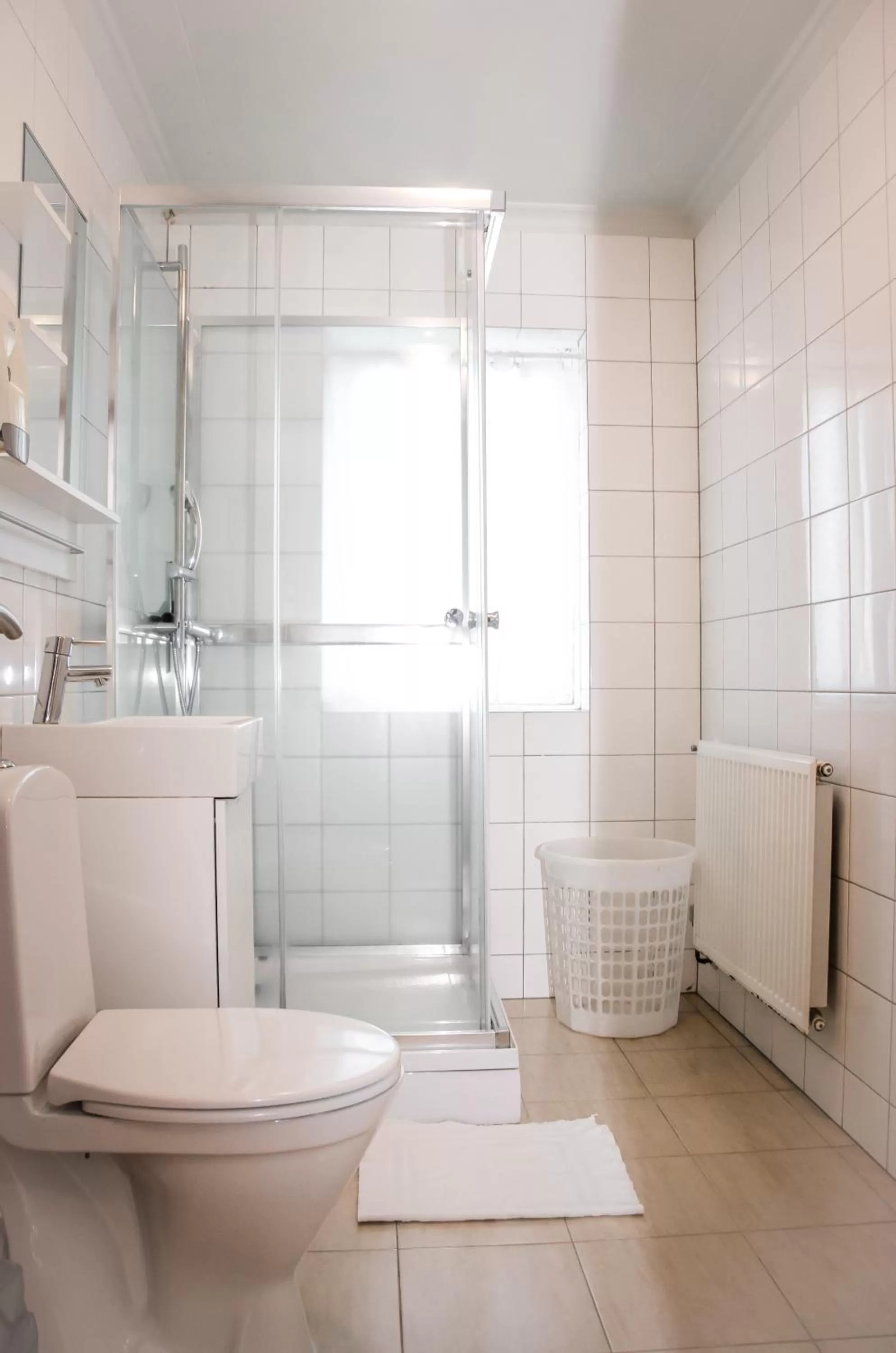 Double or Twin Room with Shared Bathroom in B&B Guesthouse - Bed and Breakfast Keflavik Centre