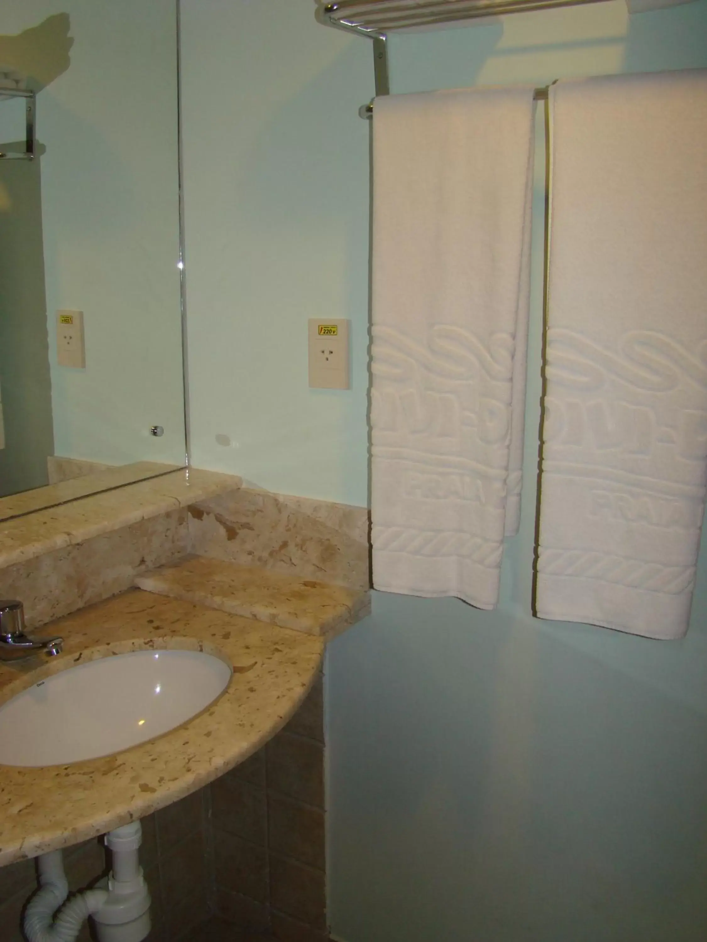 Bathroom in Divi-Divi Praia Hotel