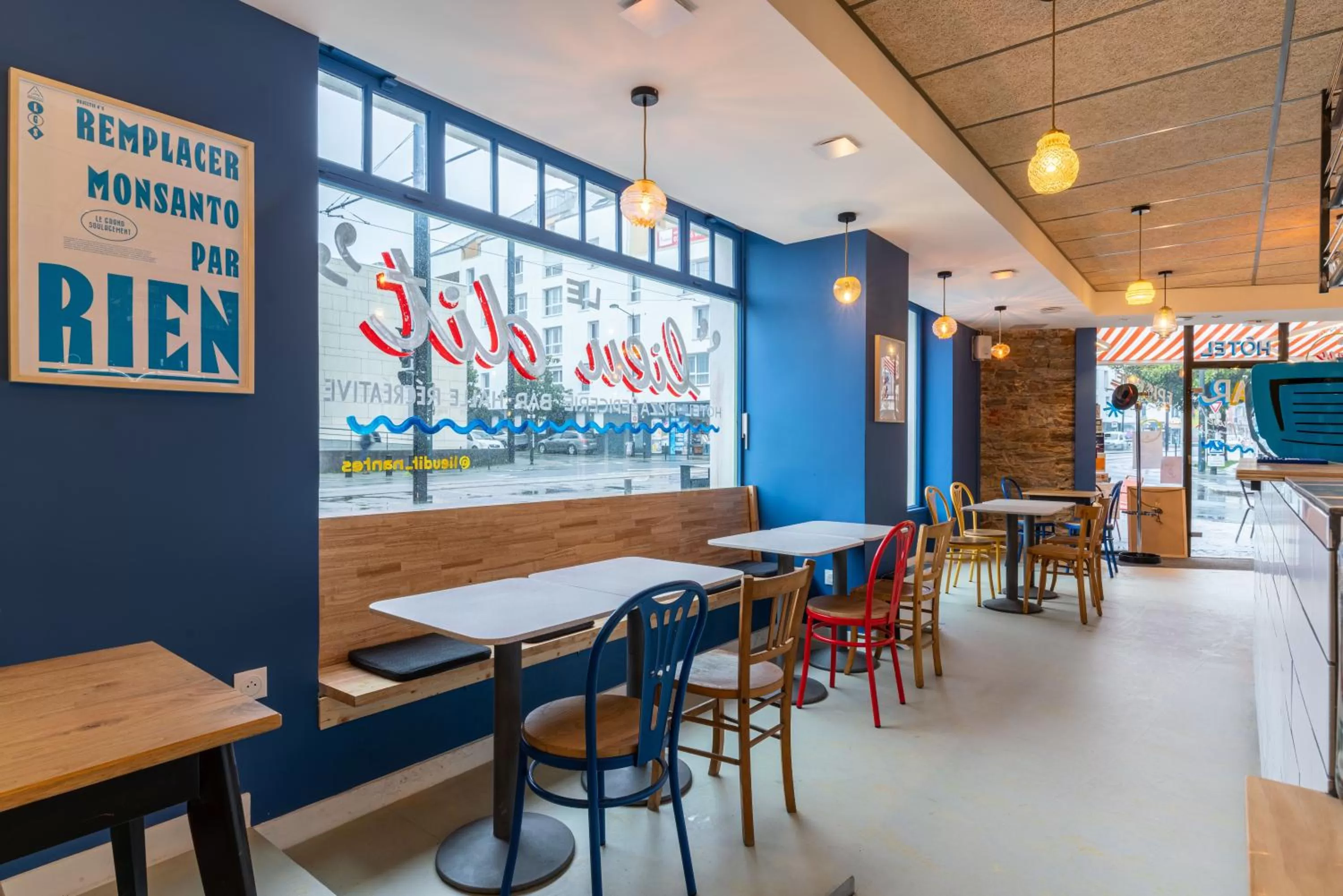 Restaurant/places to eat in Le Lieu Dit