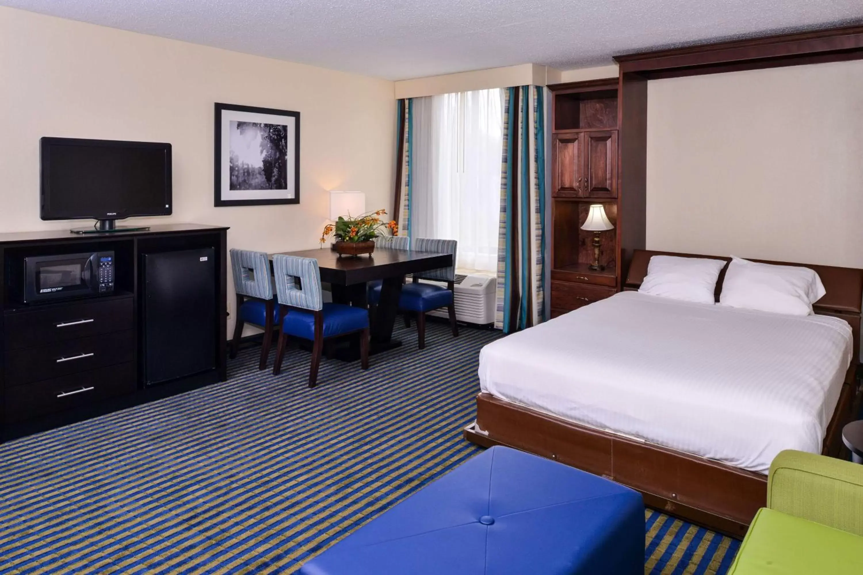 Photo of the whole room, Bed in Best Western Leesburg