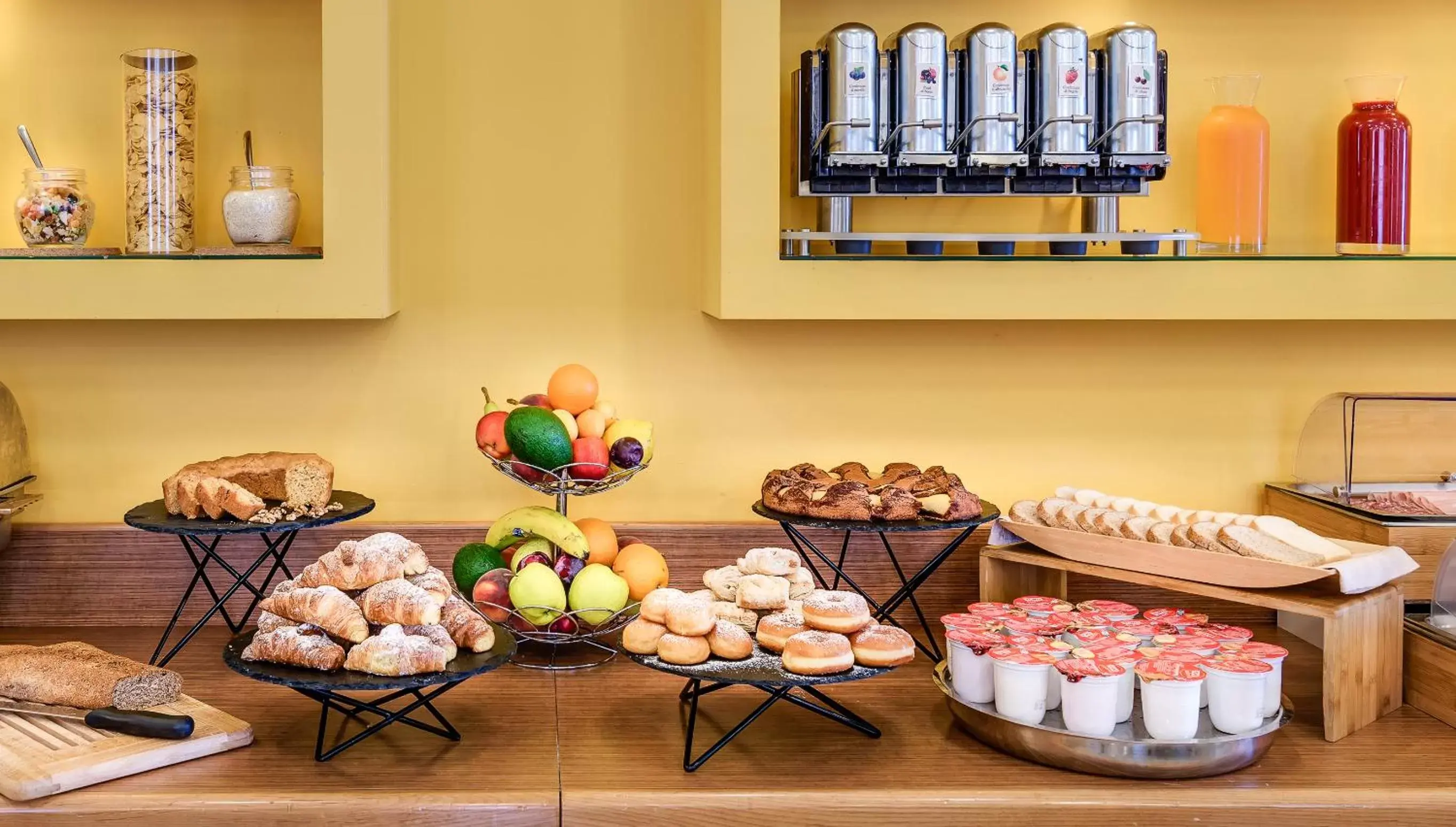 Continental breakfast, Food in Hotel Boston