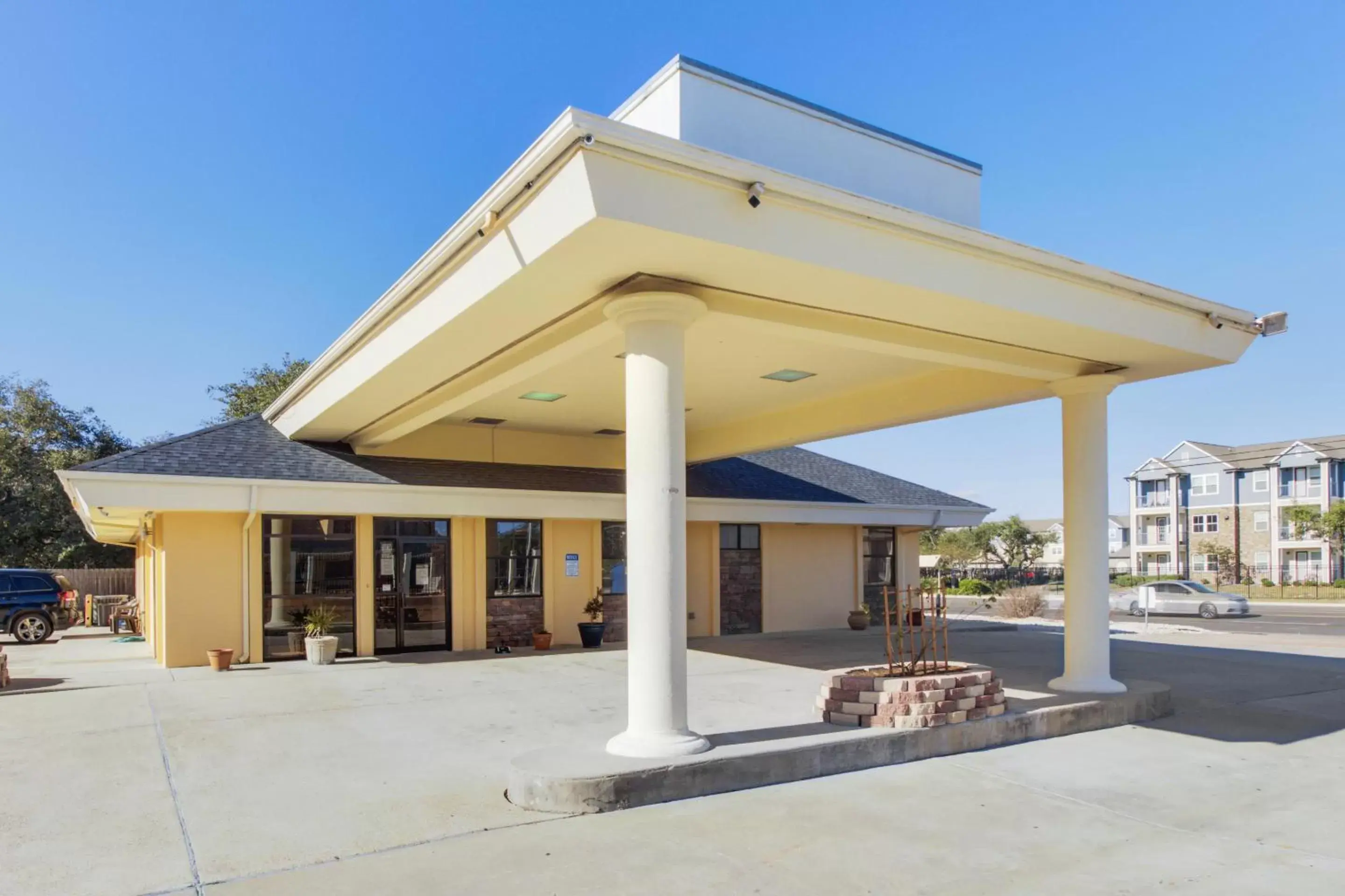 Facade/entrance, Property Building in OYO Hotel Ingleside TX