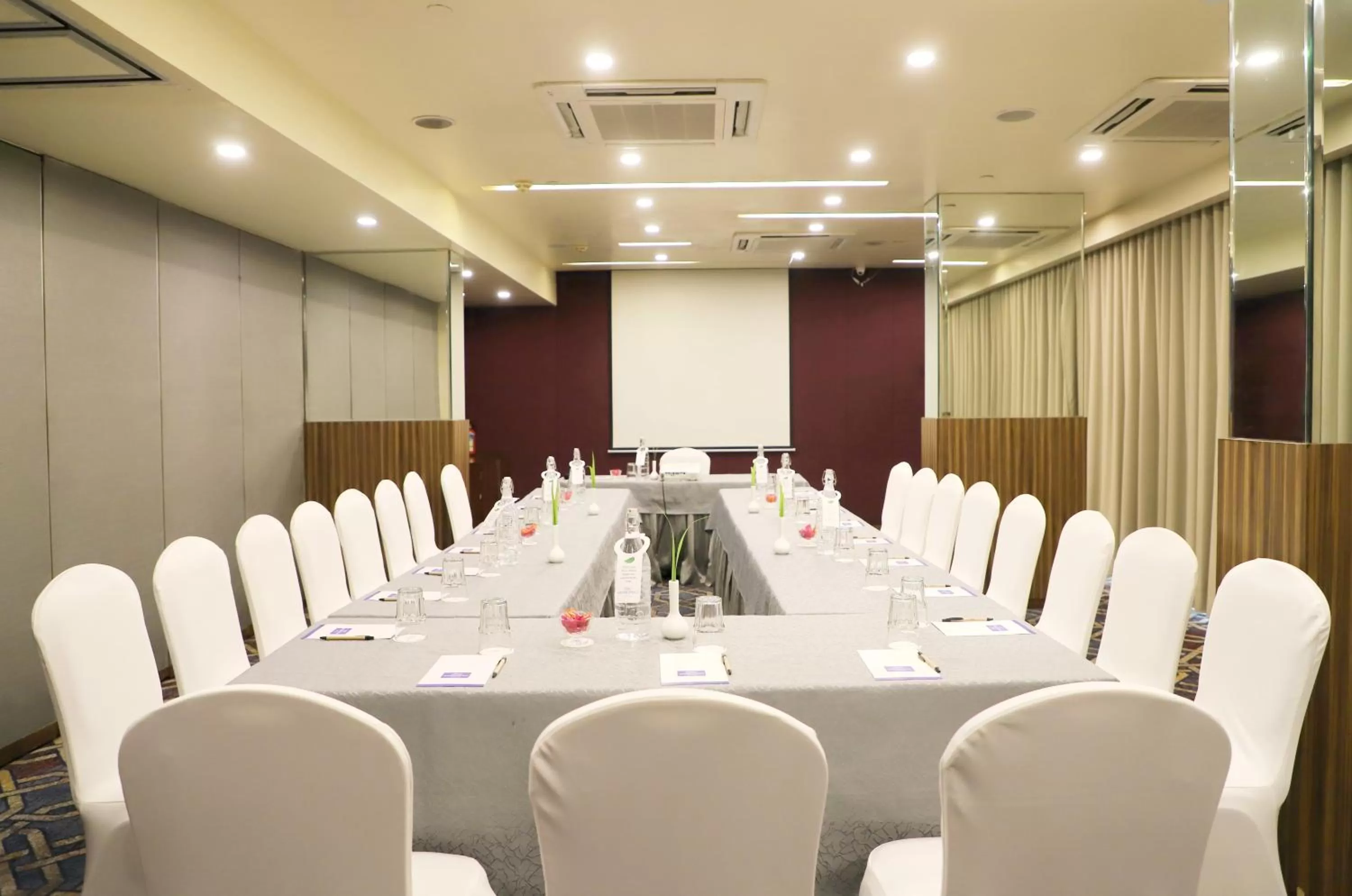 Banquet/Function facilities in Marasa Sarovar Portico -Rajkot