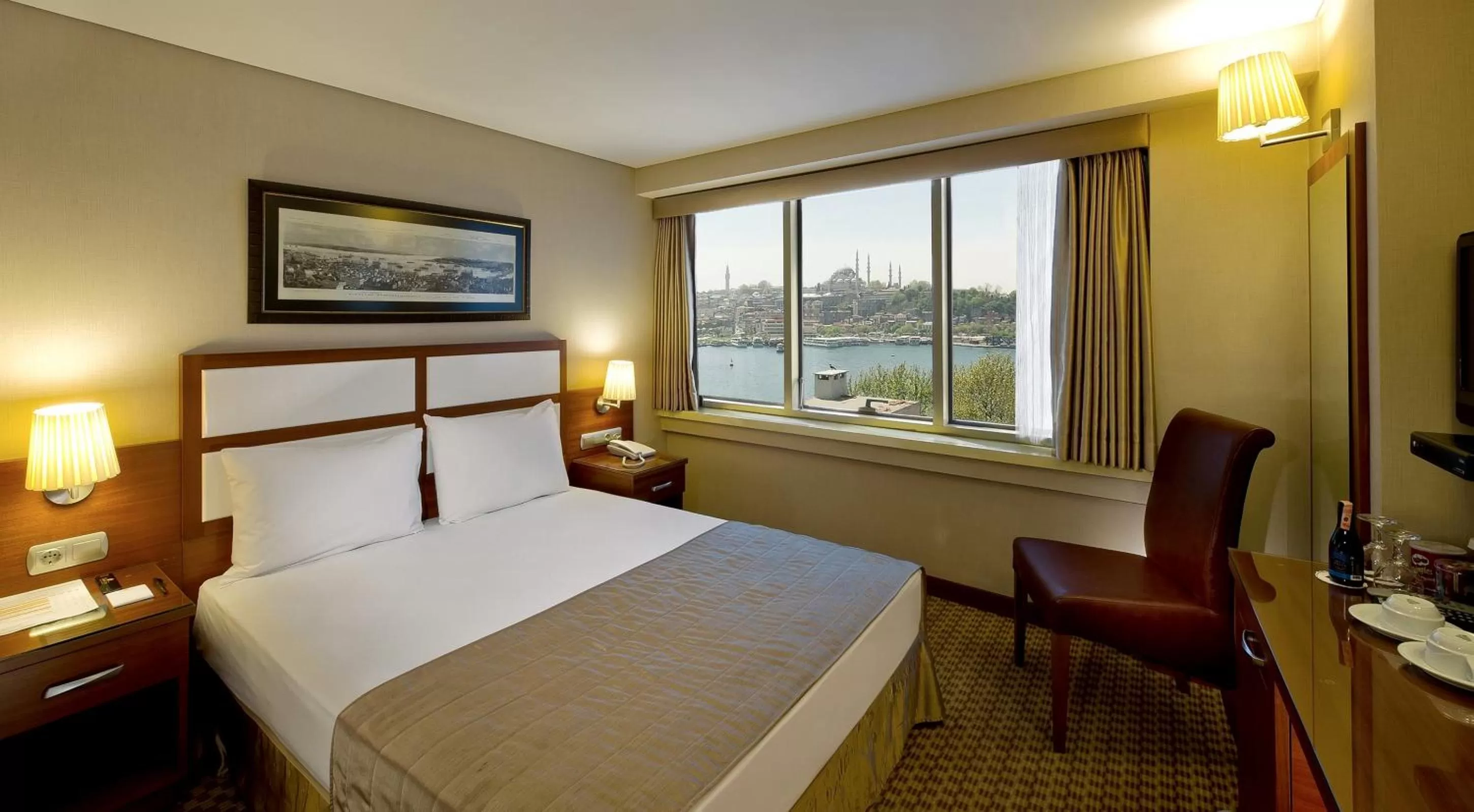 City view, Bed in Istanbul Golden City Hotel