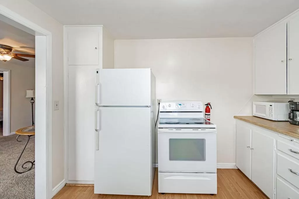 Kitchen or kitchenette, Kitchen/Kitchenette in Suites of Lava Hot Springs