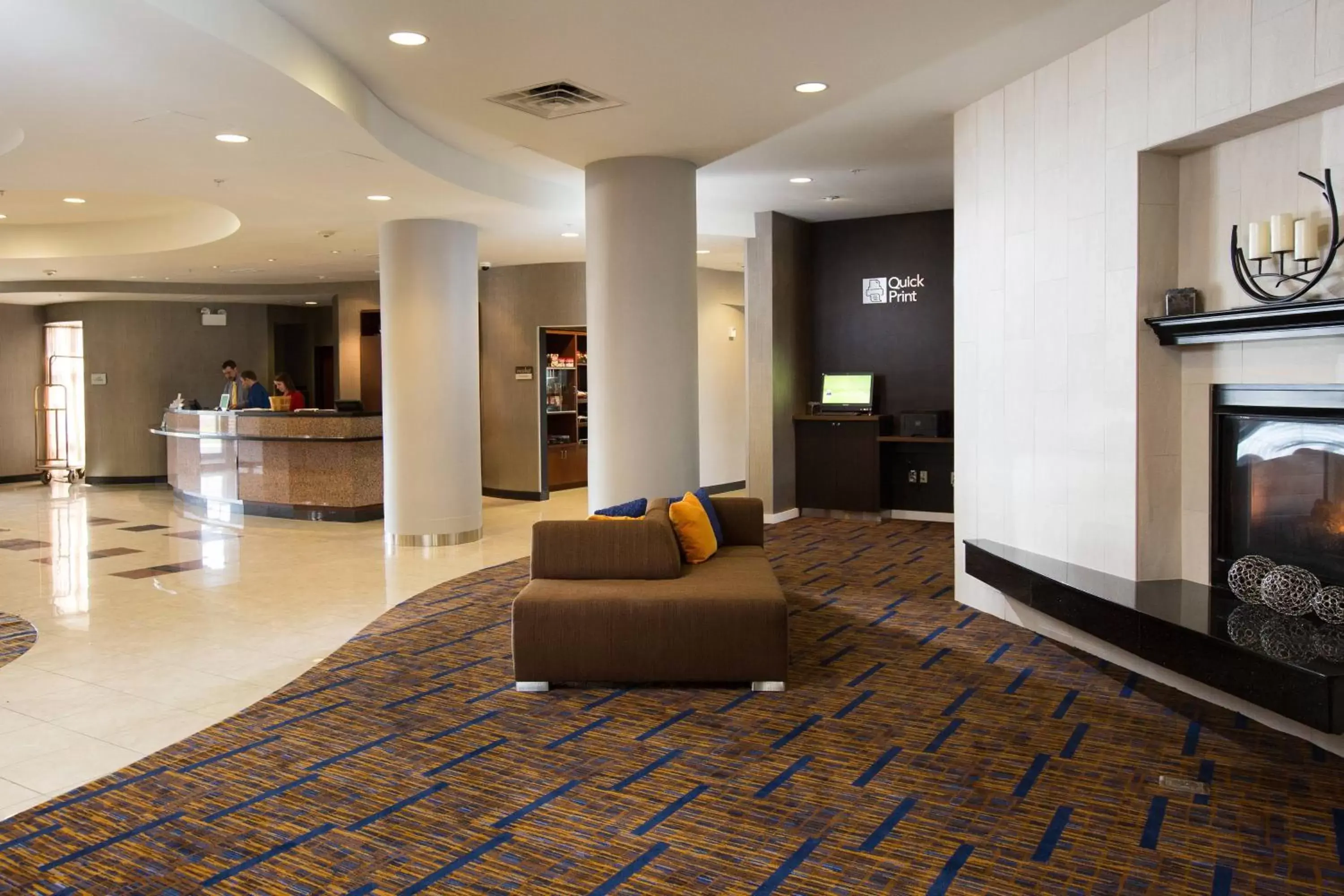 Lobby or reception, Lobby/Reception in Courtyard by Marriott Winchester Medical Center