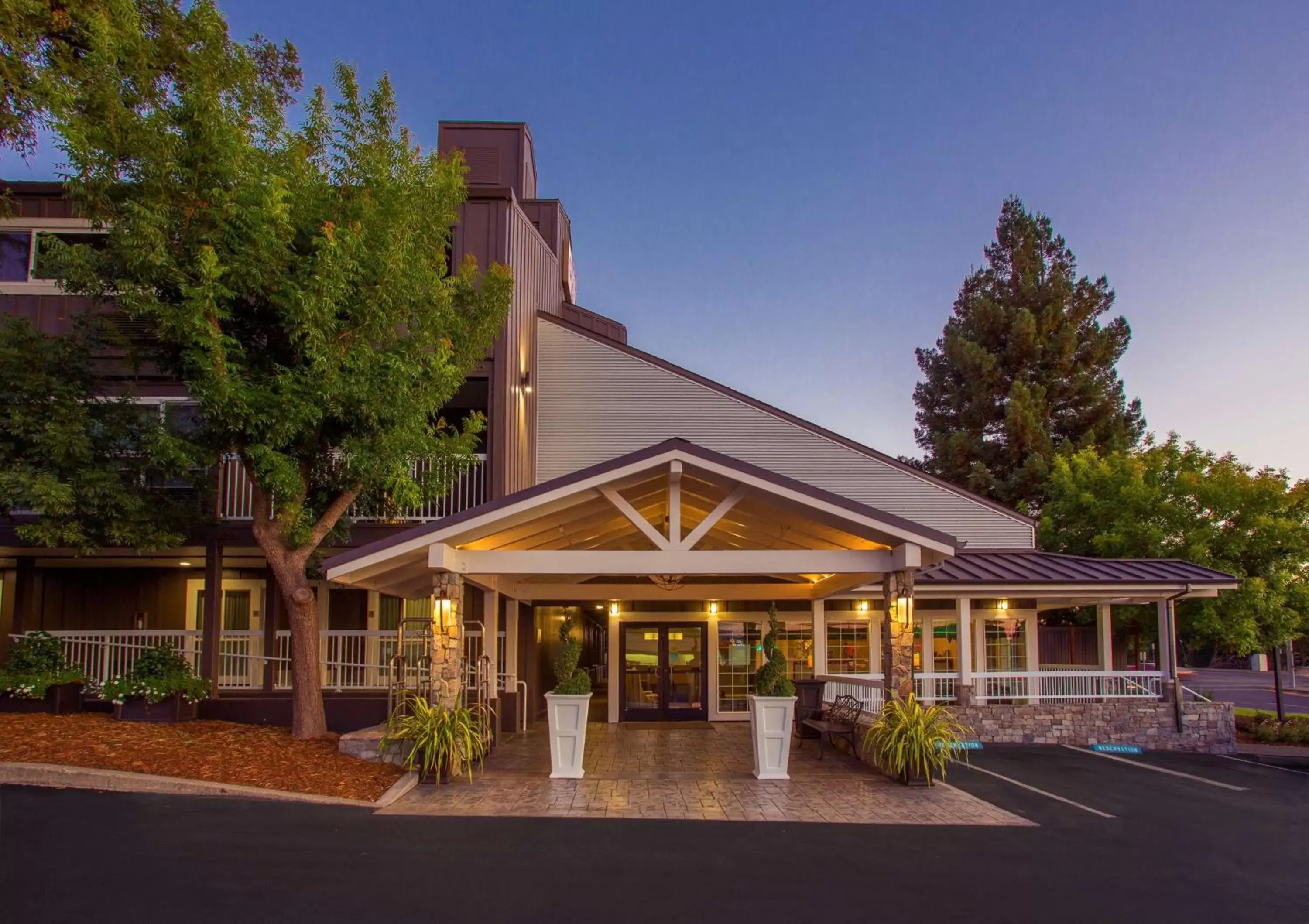 Facade/entrance, Property Building in Best Western Plus Inn at the Vines