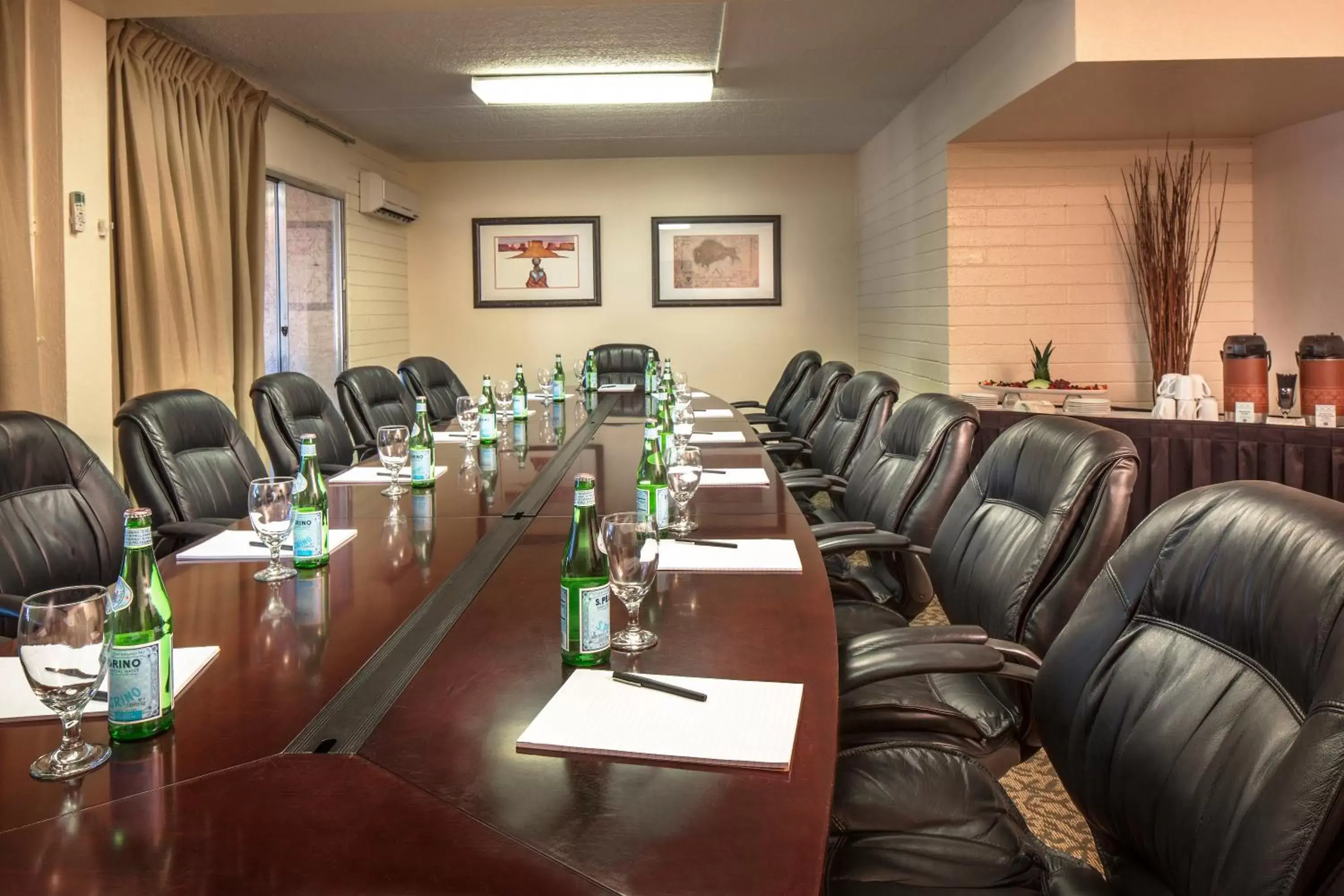 Business facilities in Lake Powell Resort