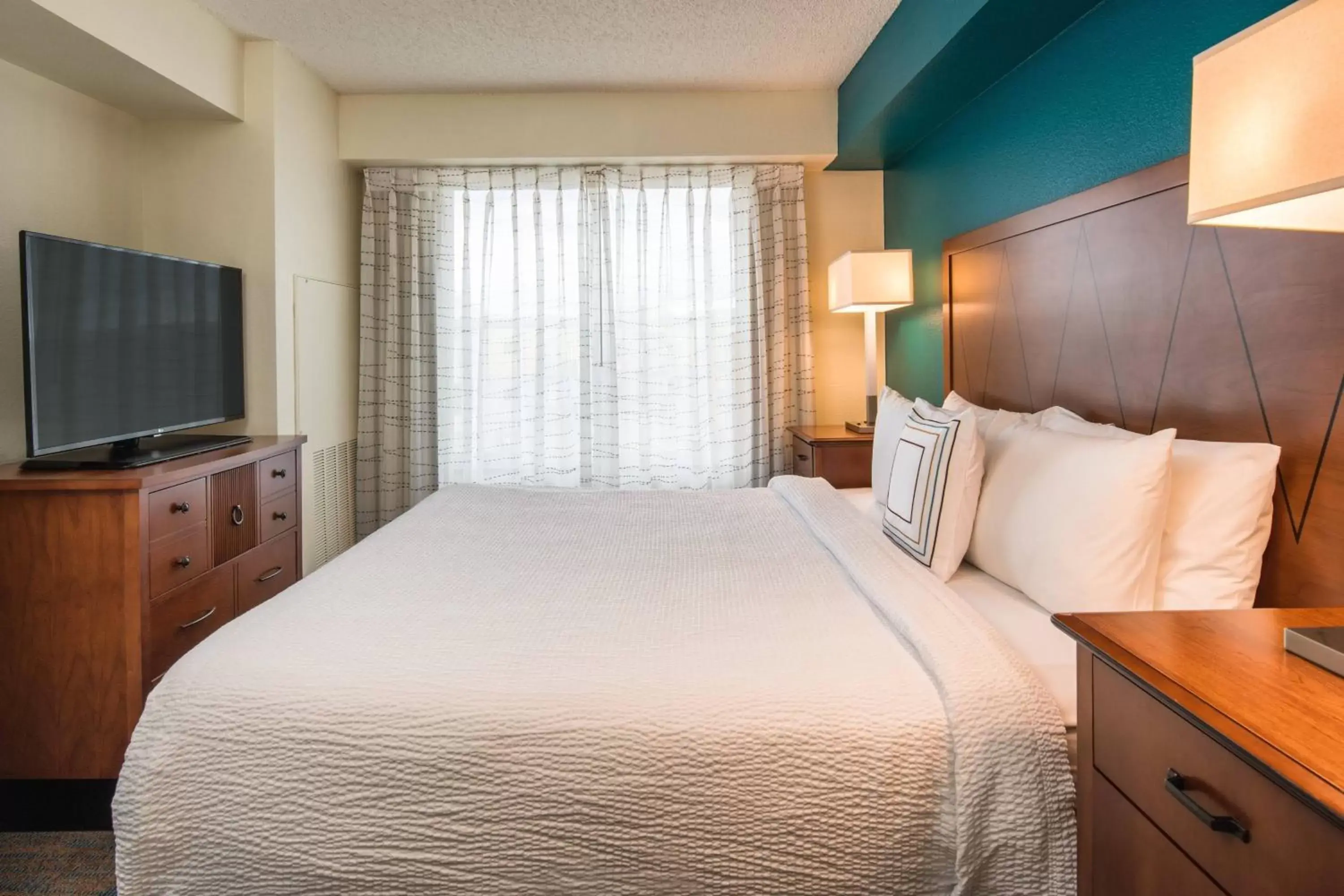 Bedroom, Bed in Residence Inn by Marriott Portland North