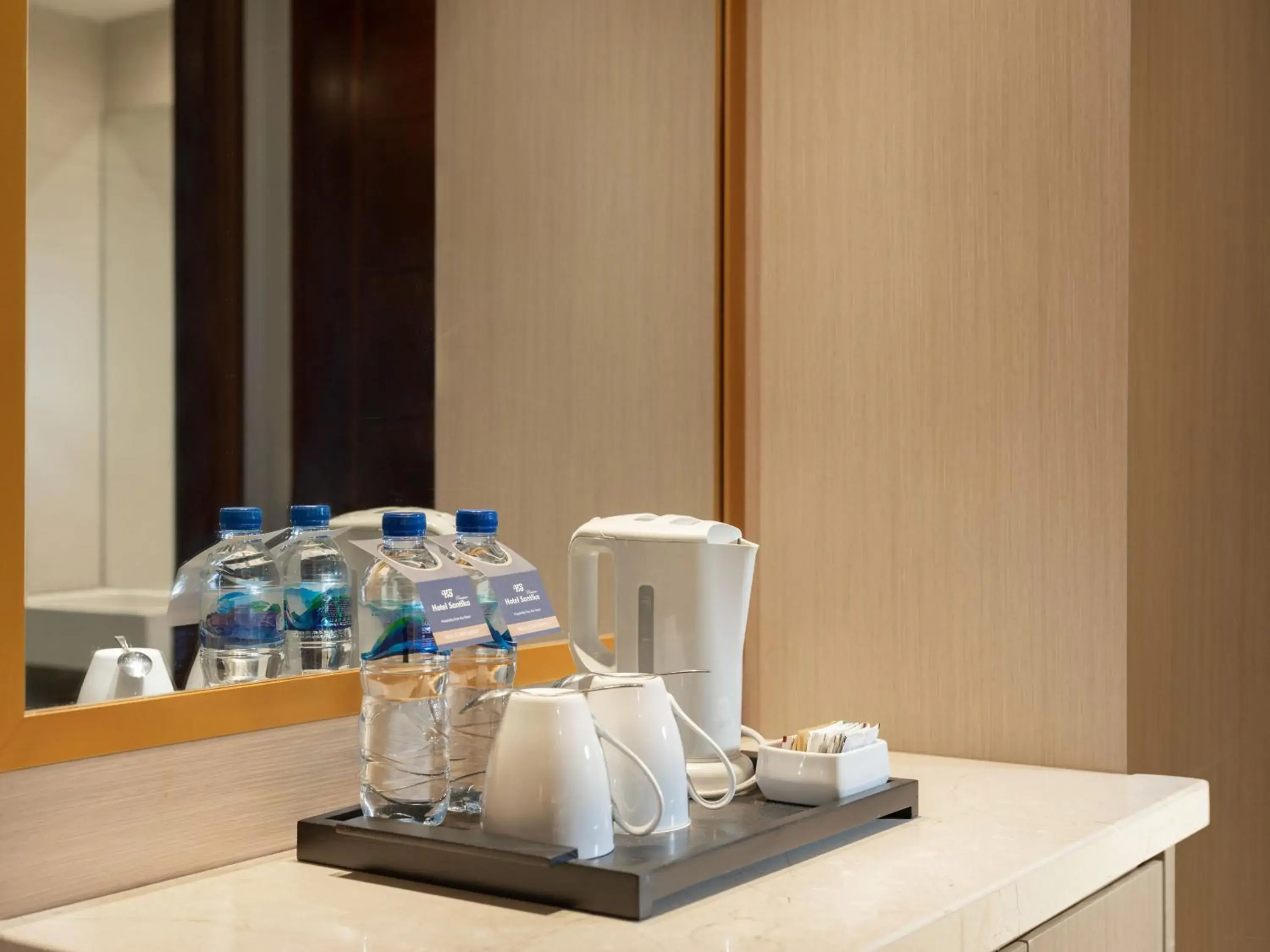 Coffee/tea facilities in Hotel Santika Premiere Gubeng