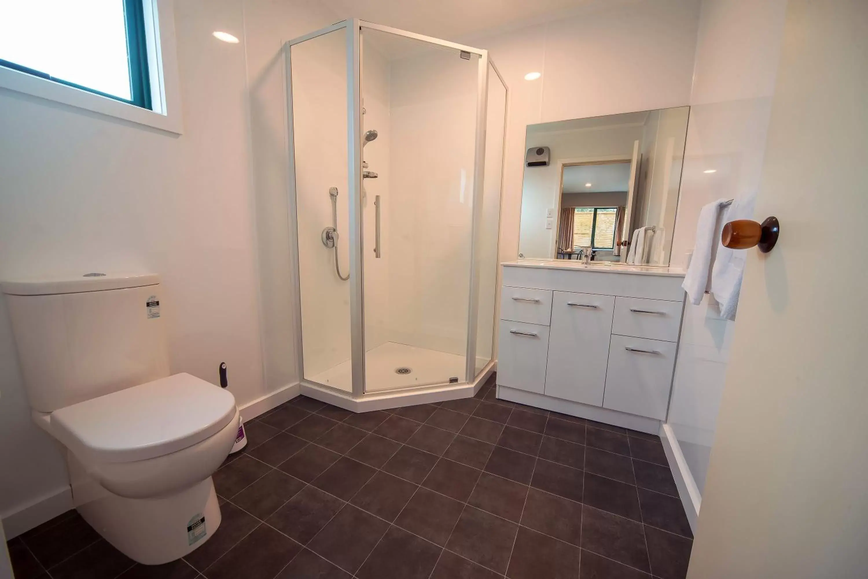 Bathroom in Coronation Park Motels