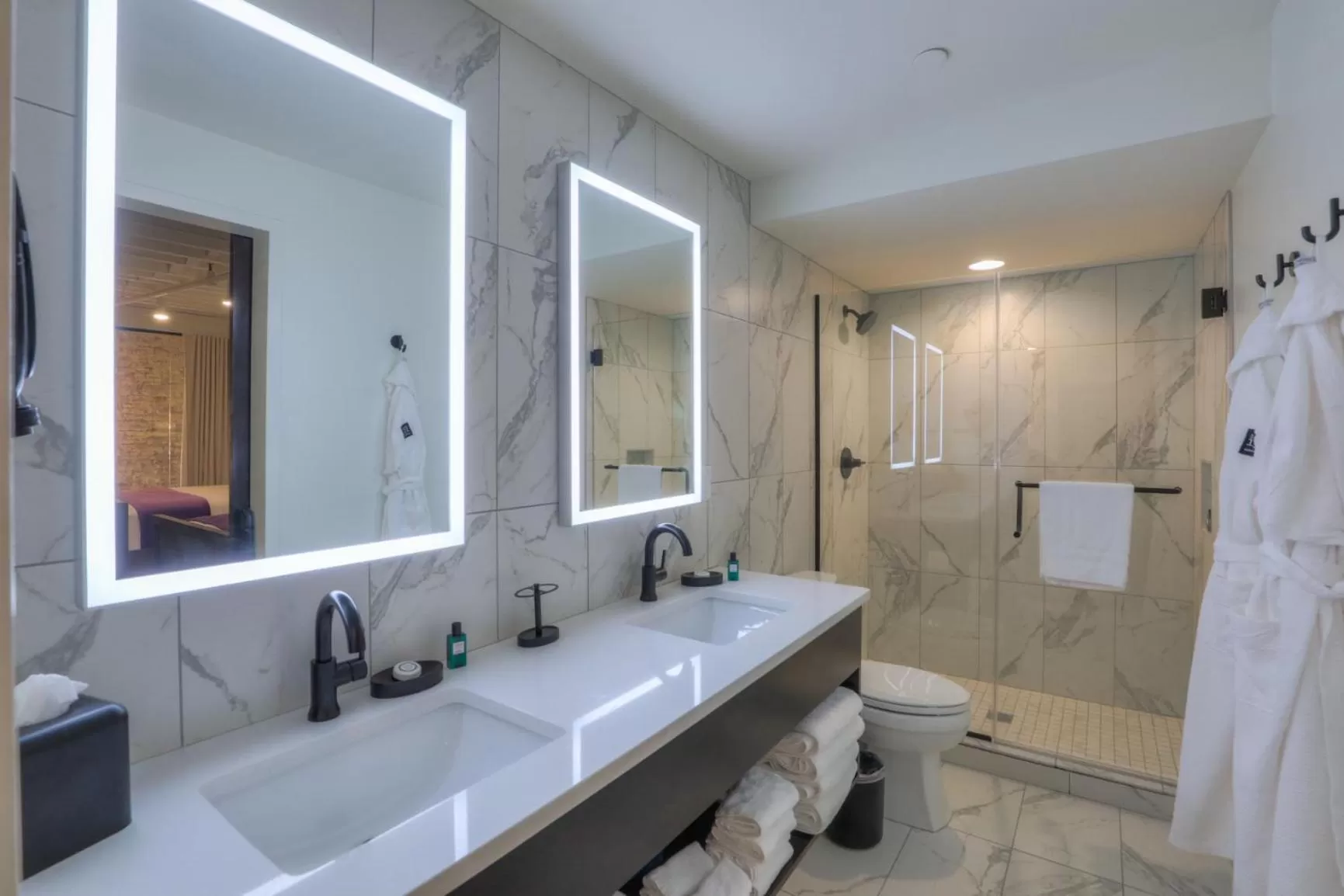 Toilet in Studio 154 Hotel