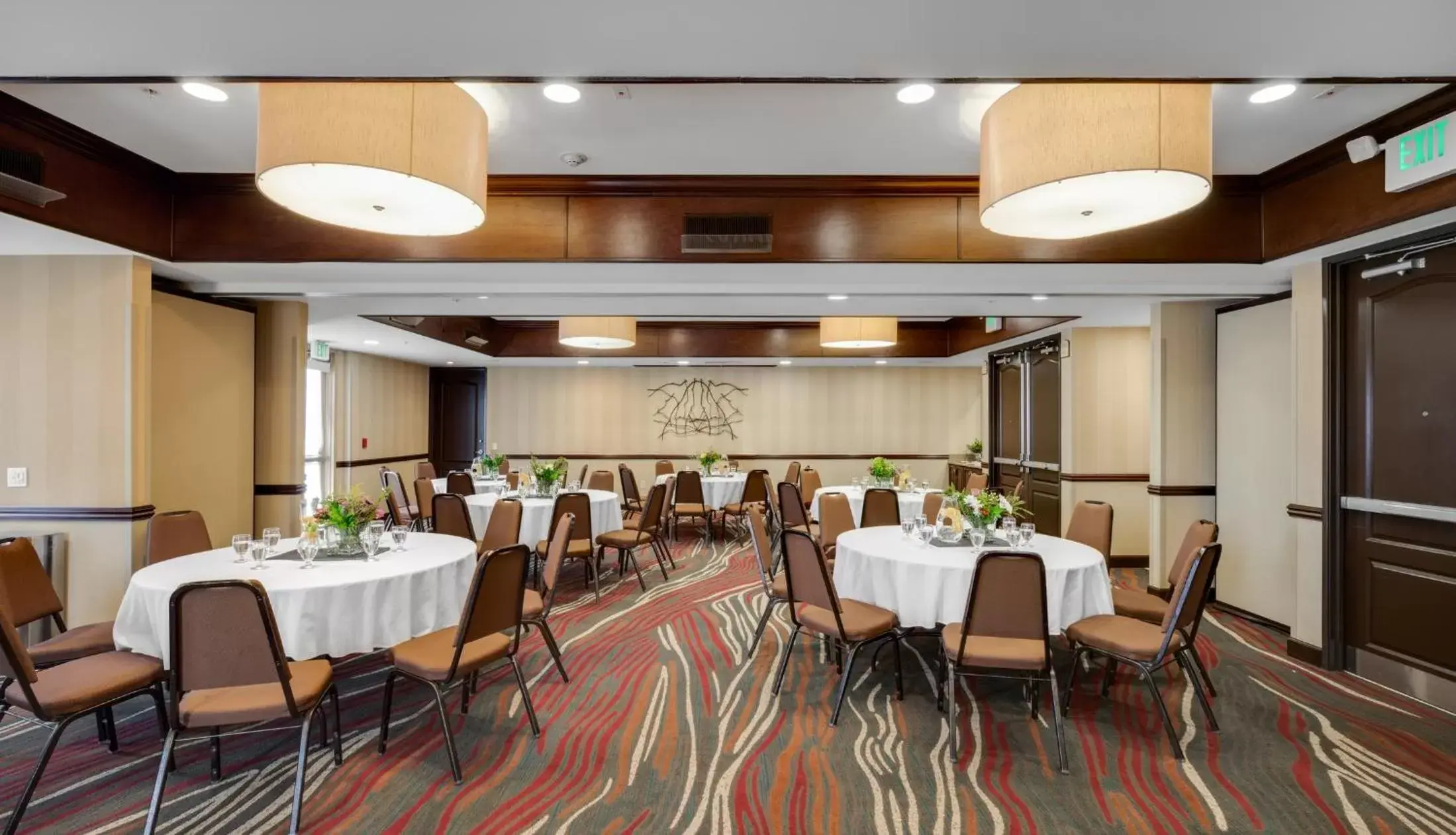 Meeting/conference room, Restaurant/Places to Eat in Ayres Hotel & Spa Moreno Valley/Riverside