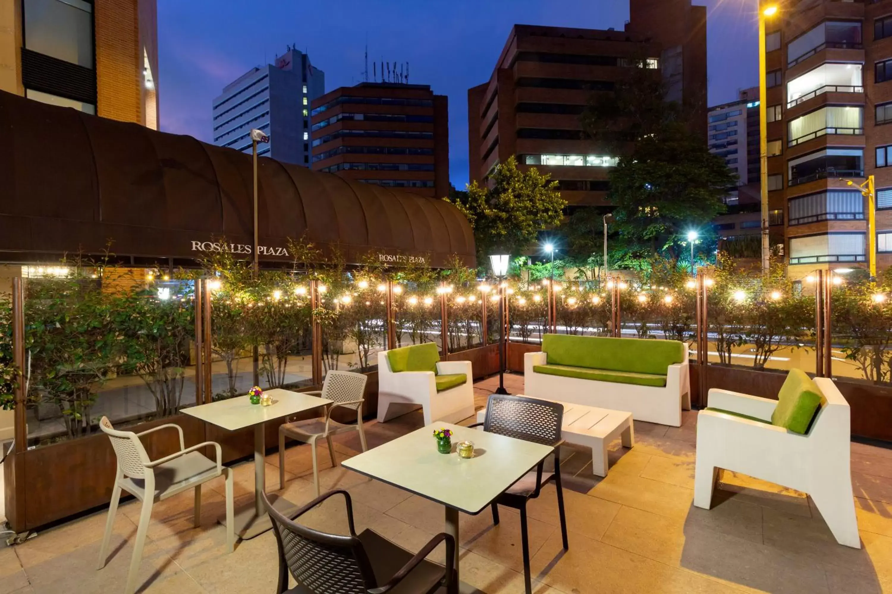 Restaurant/Places to Eat in Hotel Rosales Plaza