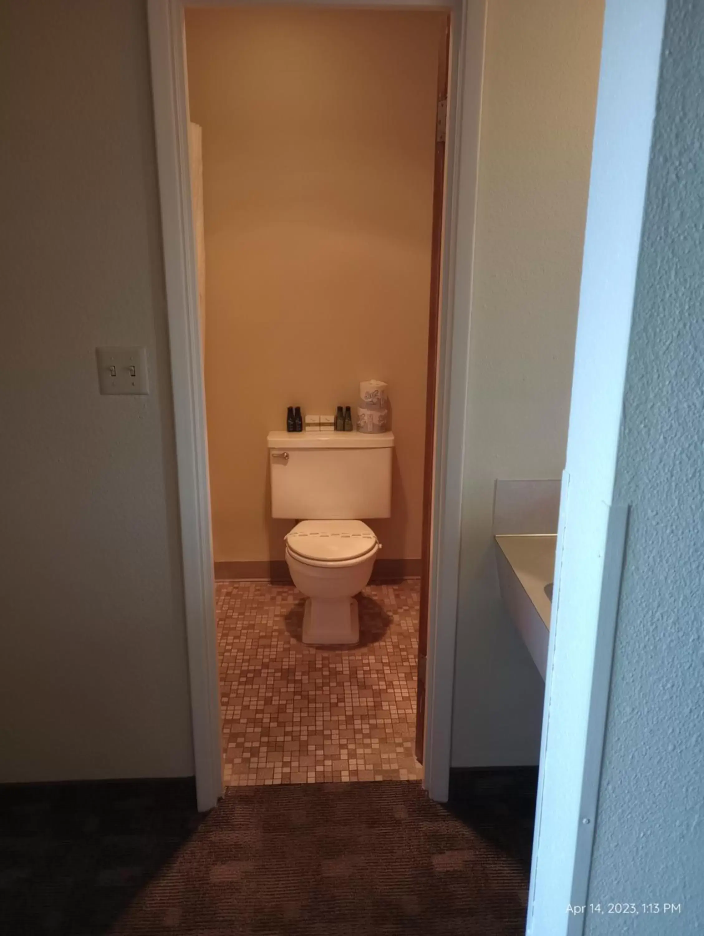 Toilet, Bathroom in Cocusa Motel