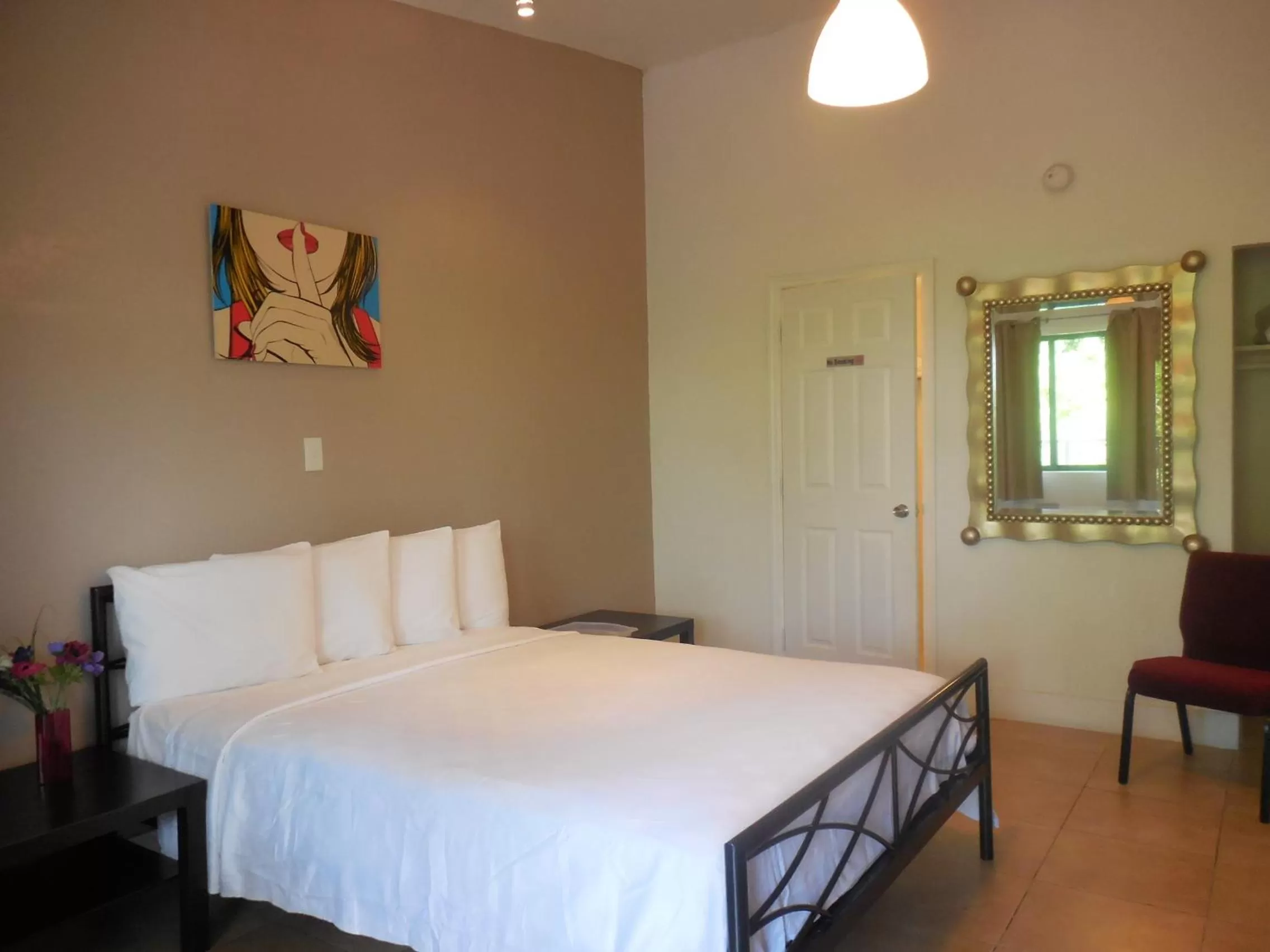 Bedroom, Bed in Shalimar Motel