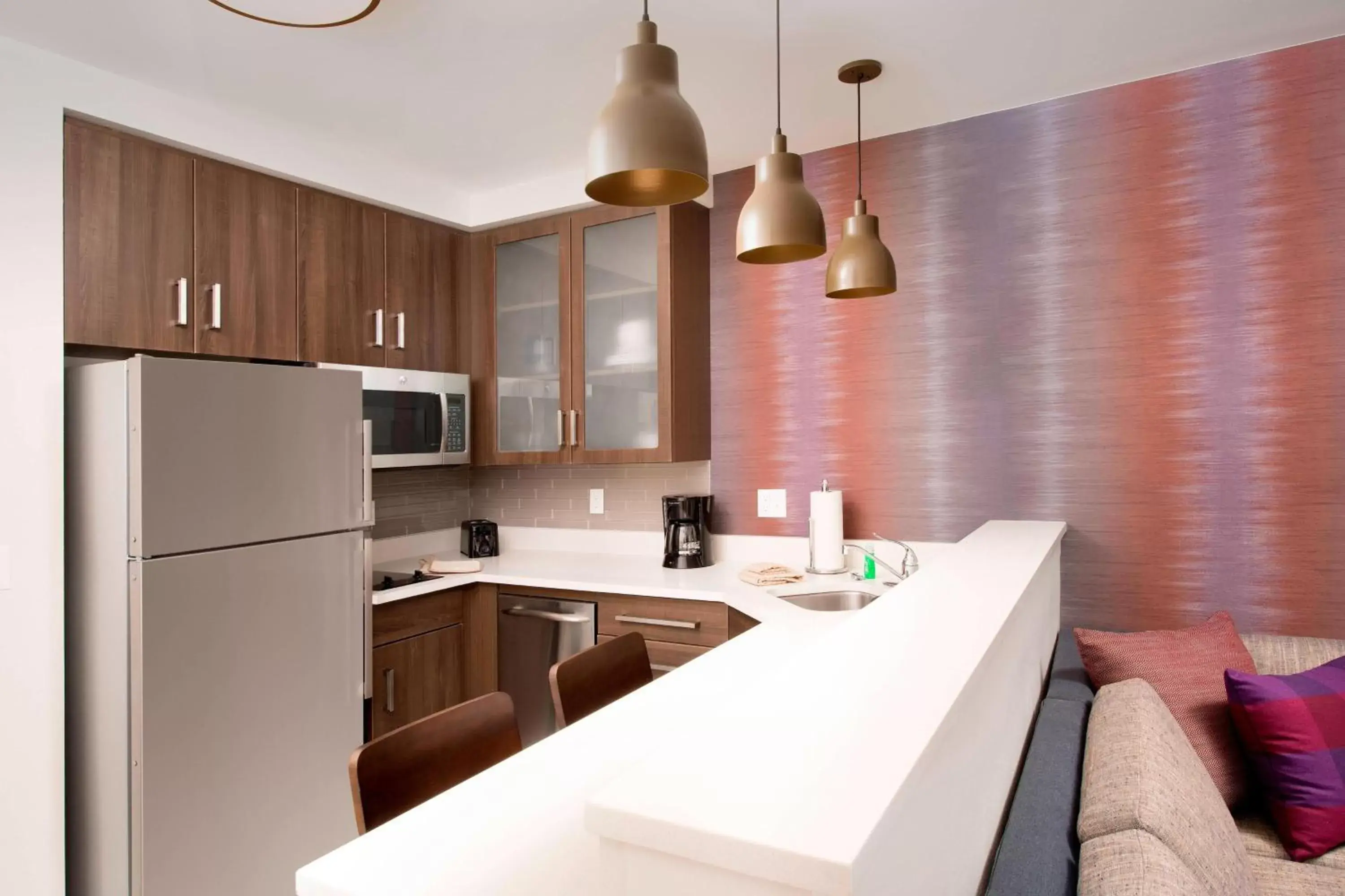Bedroom, Kitchen/Kitchenette in Residence Inn by Marriott Baltimore Owings Mills