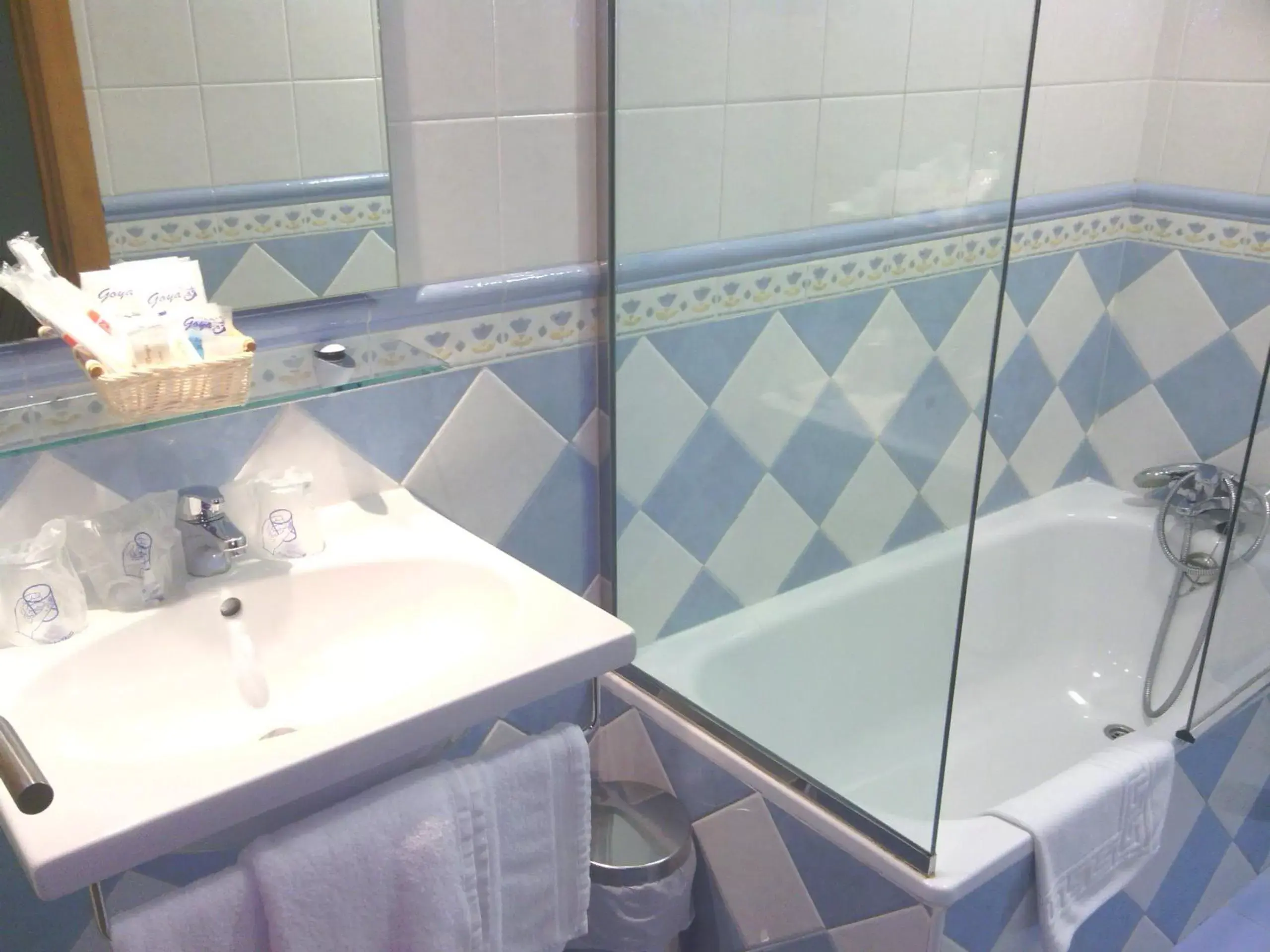 Toilet, Bathroom in Hotel Goya