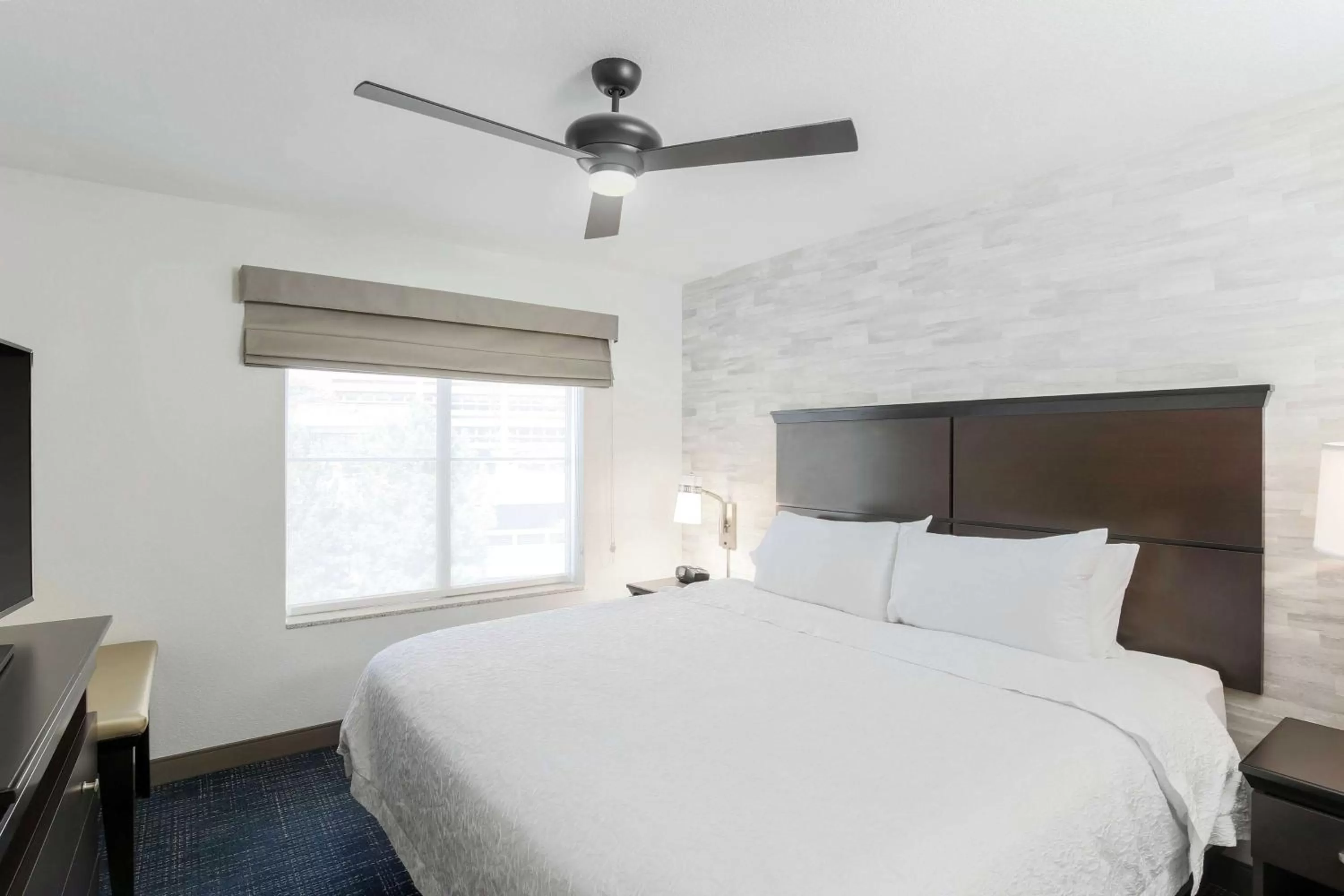 Bed in Hampton Inn & Suites Denver Tech Center