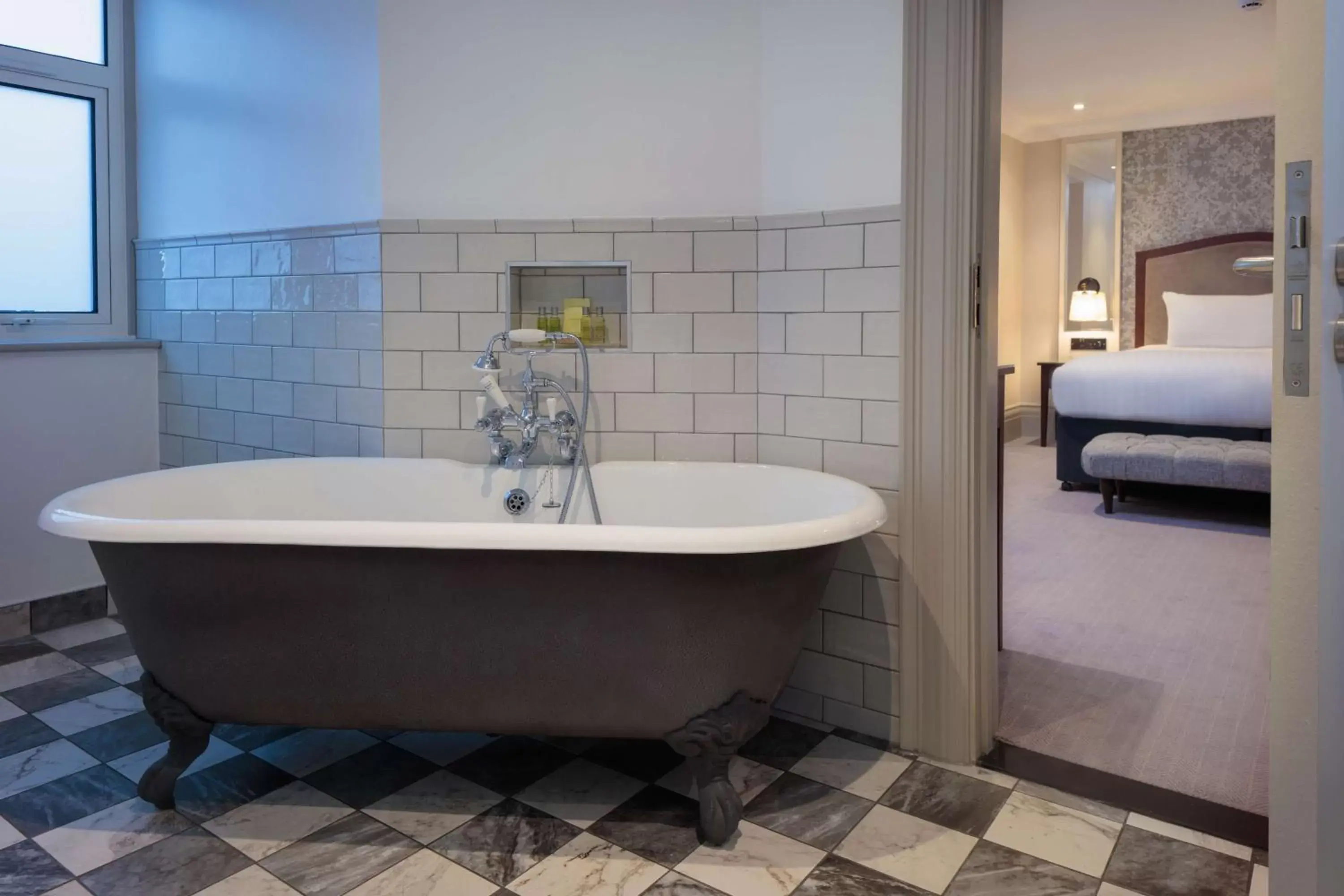 Bed, Bathroom in DoubleTree by Hilton Harrogate Majestic Hotel & Spa