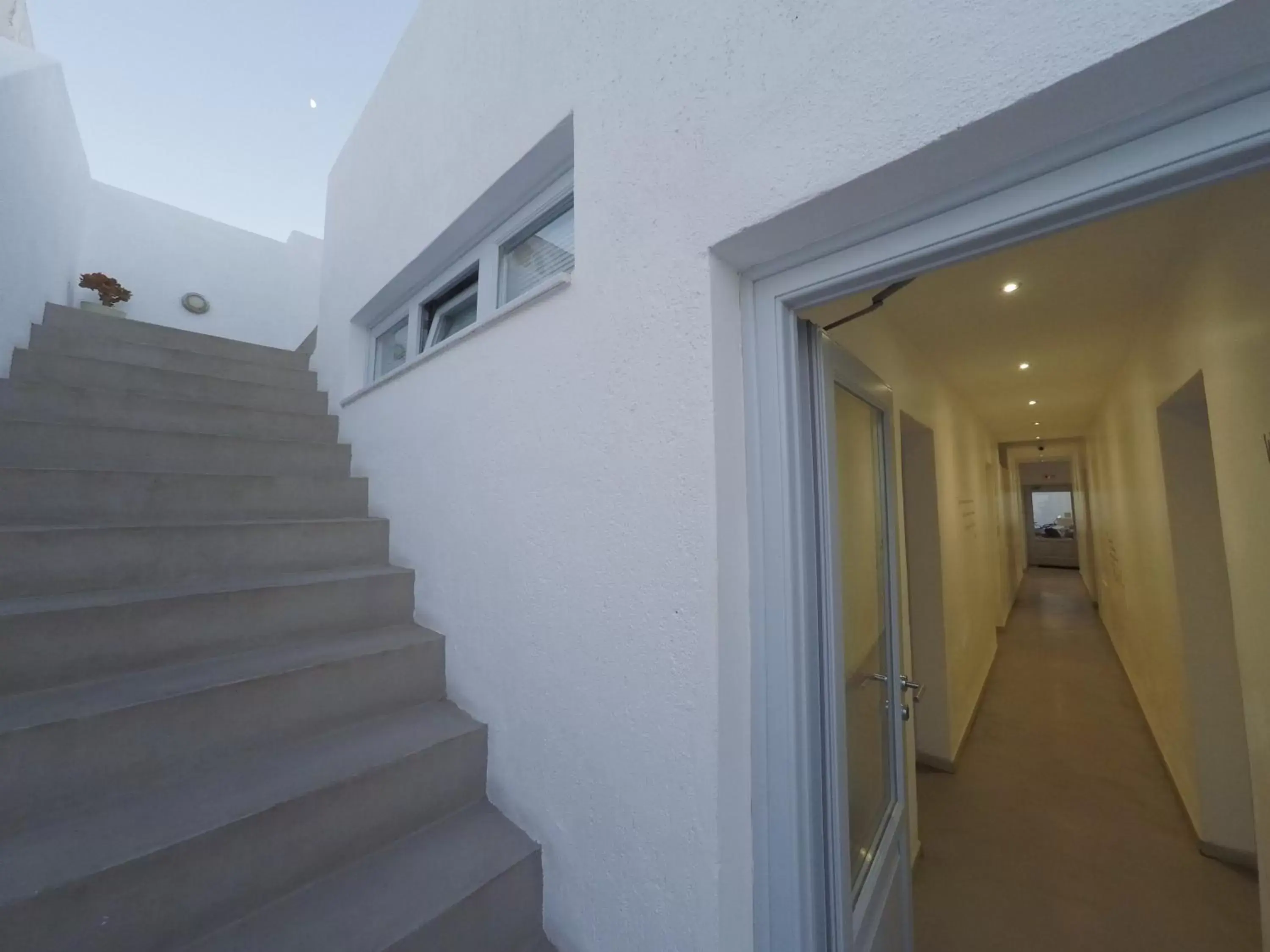 Floor plan, Balcony/Terrace in Central Fira Suites