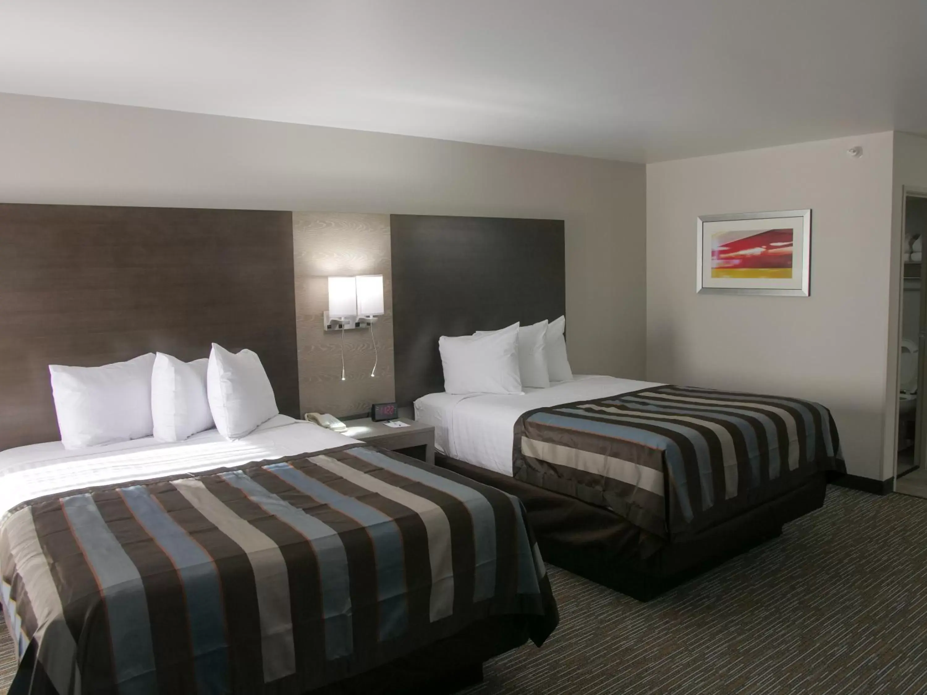 Bed in Wingate by Wyndham Louisville Airport Expo Center