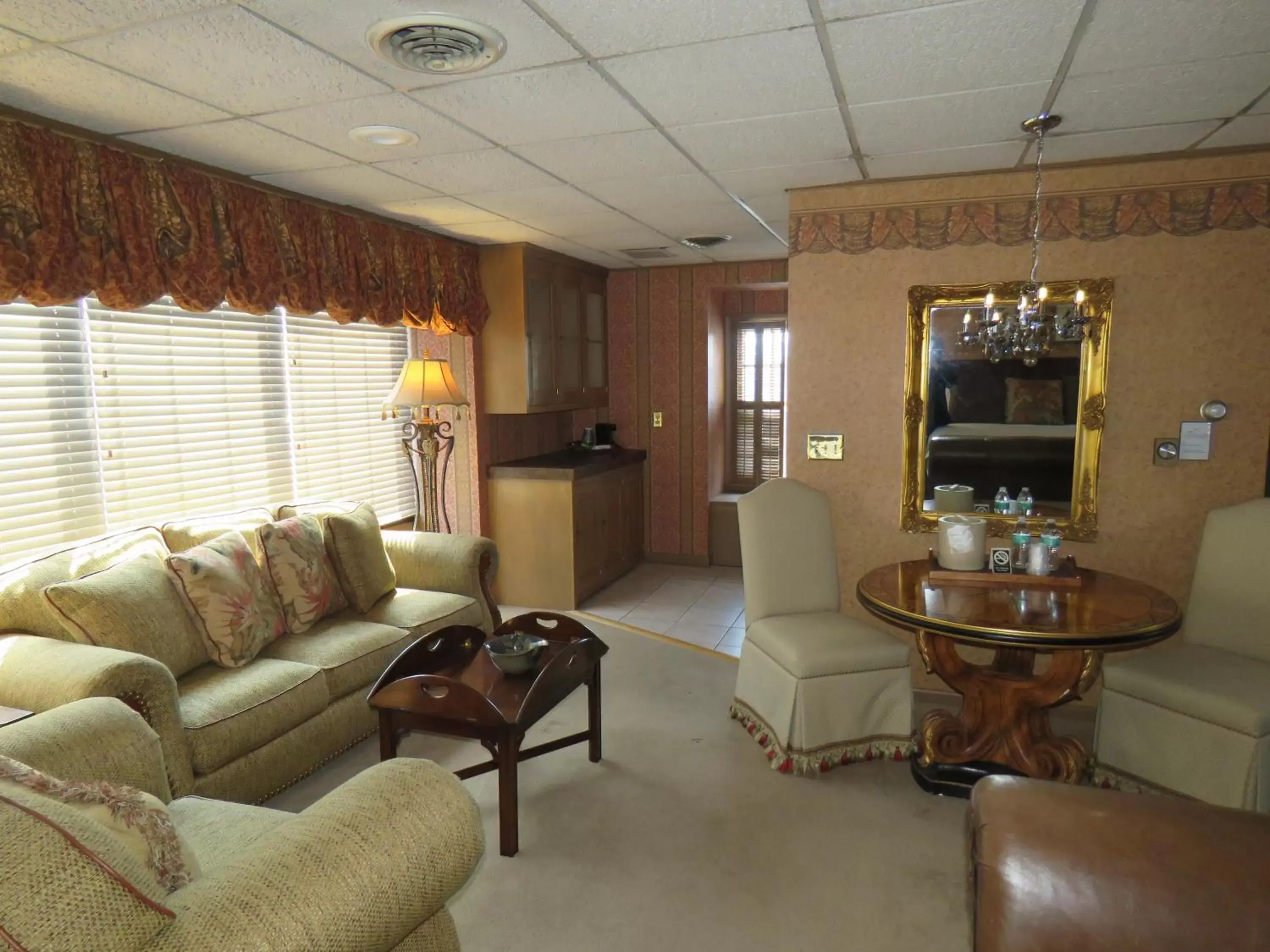 Seating Area in Altland House Inn & Suites