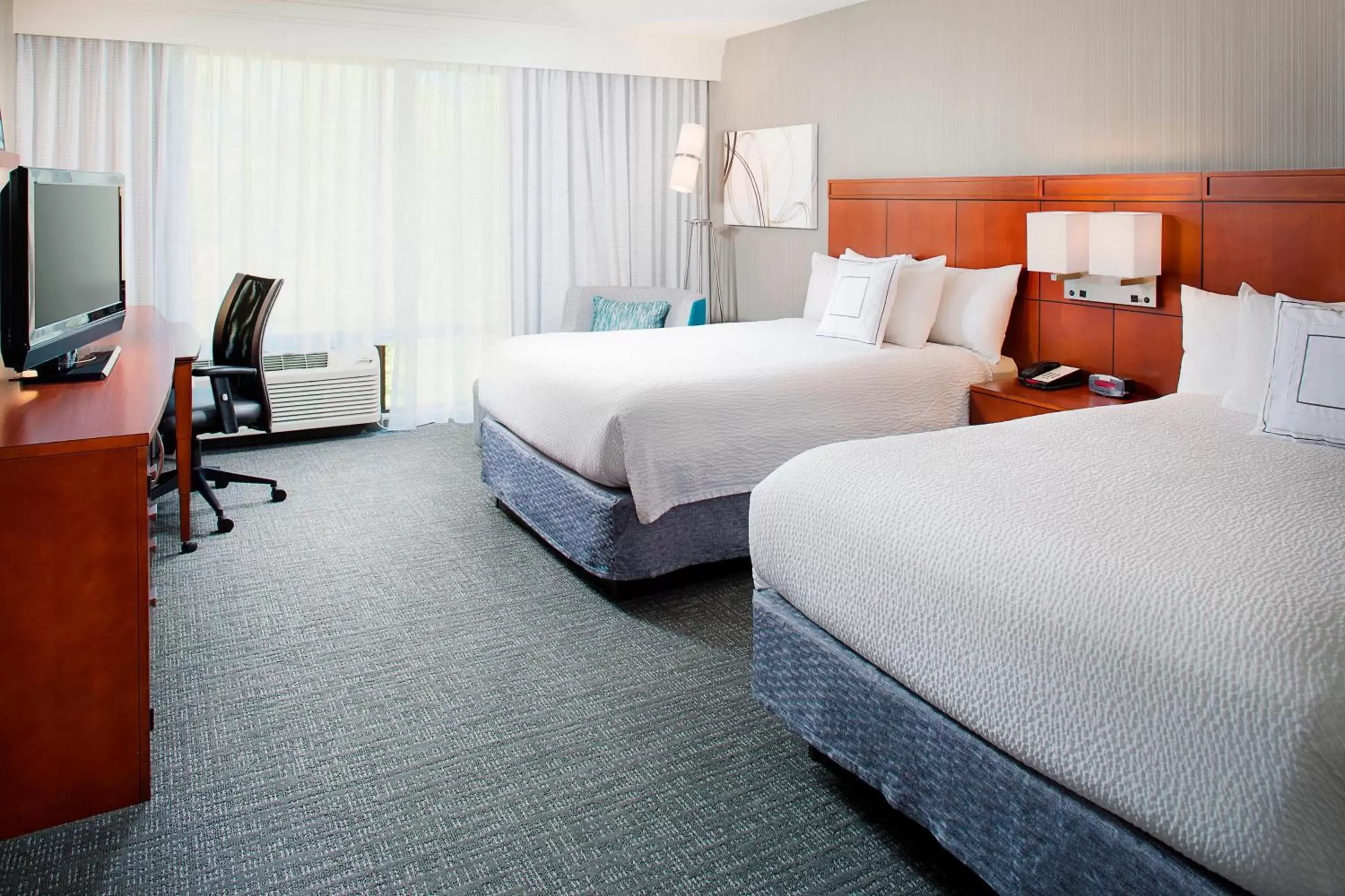 Photo of the whole room, Bed in Courtyard by Marriott Ann Arbor