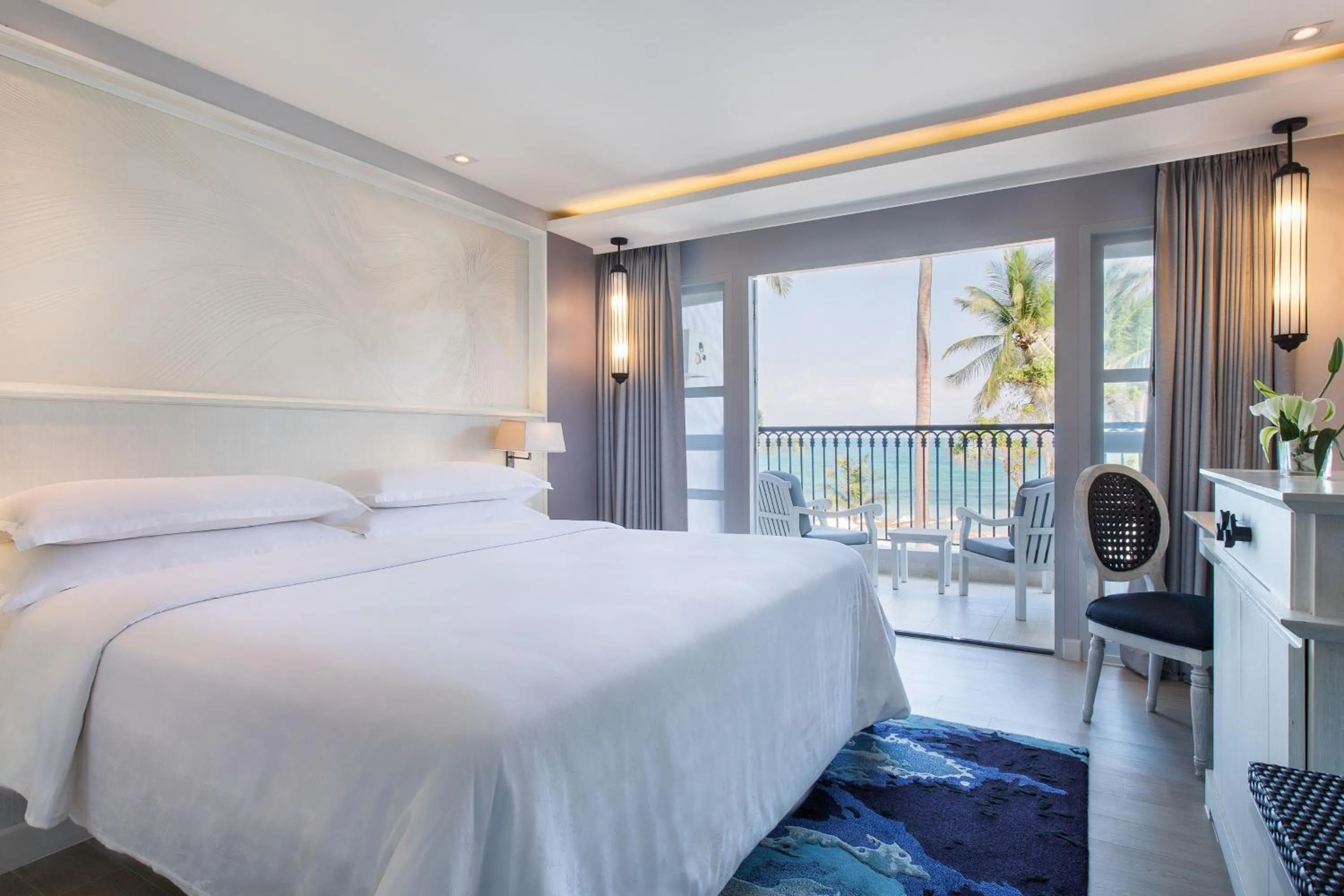 Photo of the whole room, Bed in Sheraton Samui Resort