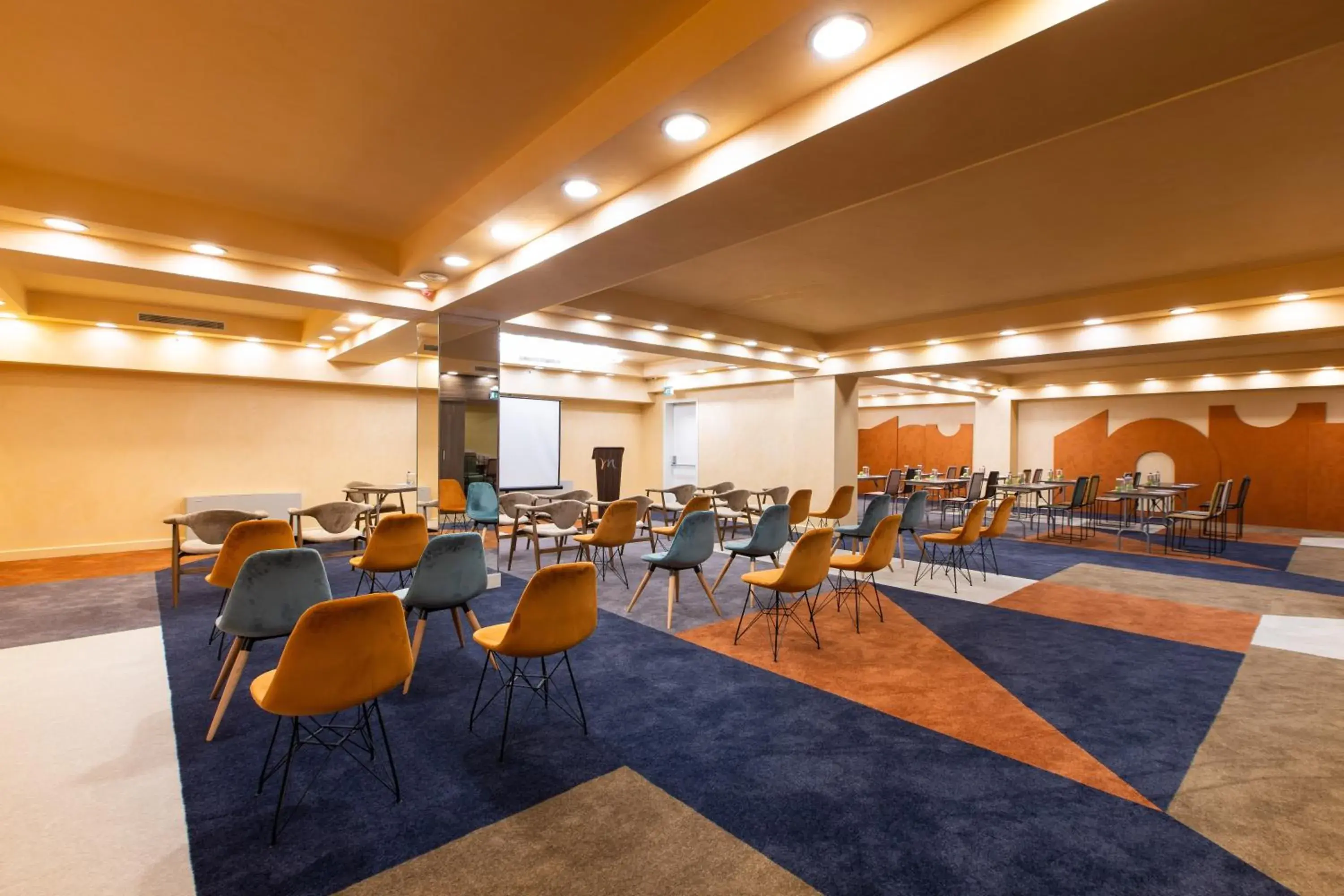 Meeting/conference room in Mercure Istanbul Bakirkoy