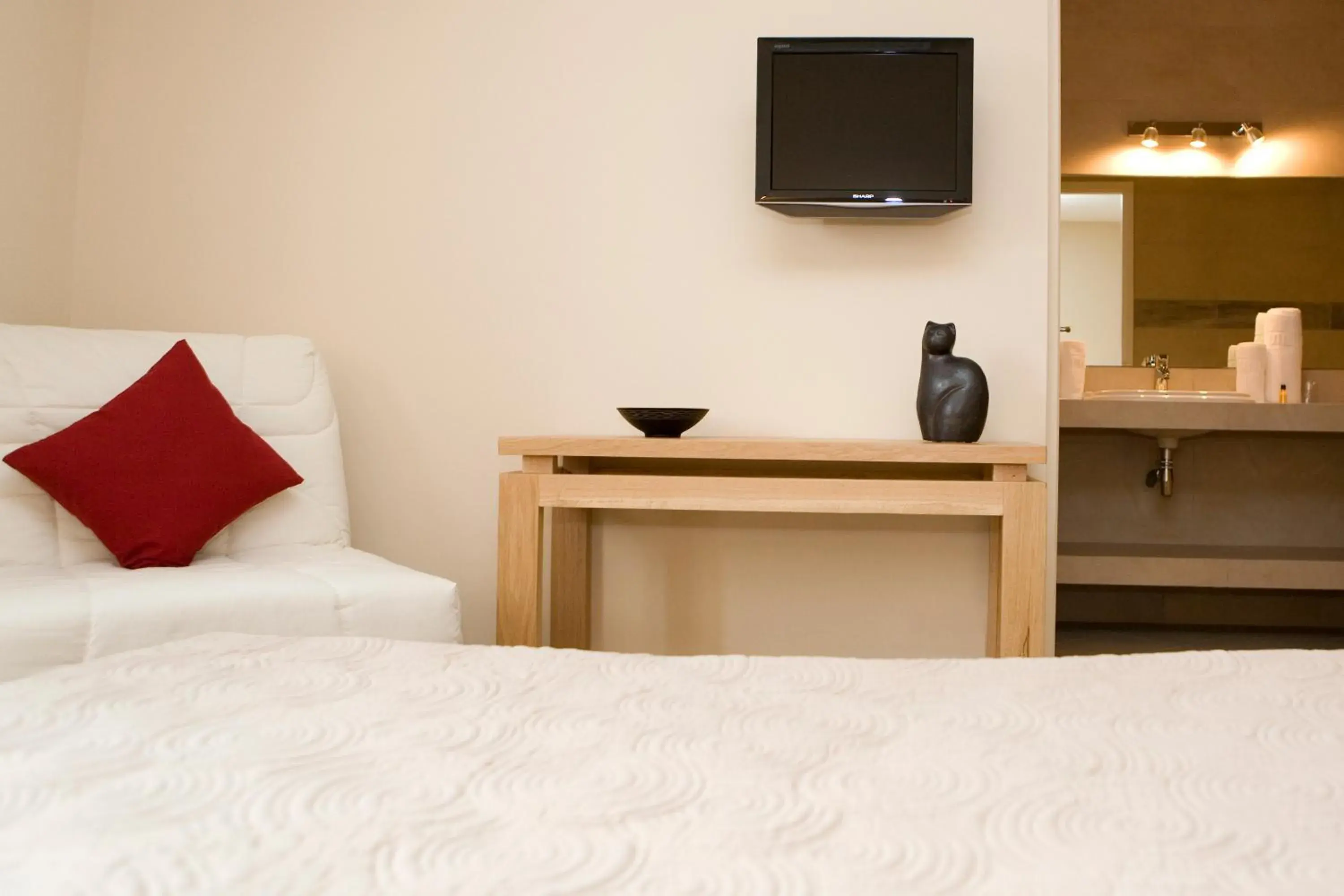 TV and multimedia, Bed in Hotel Cesario
