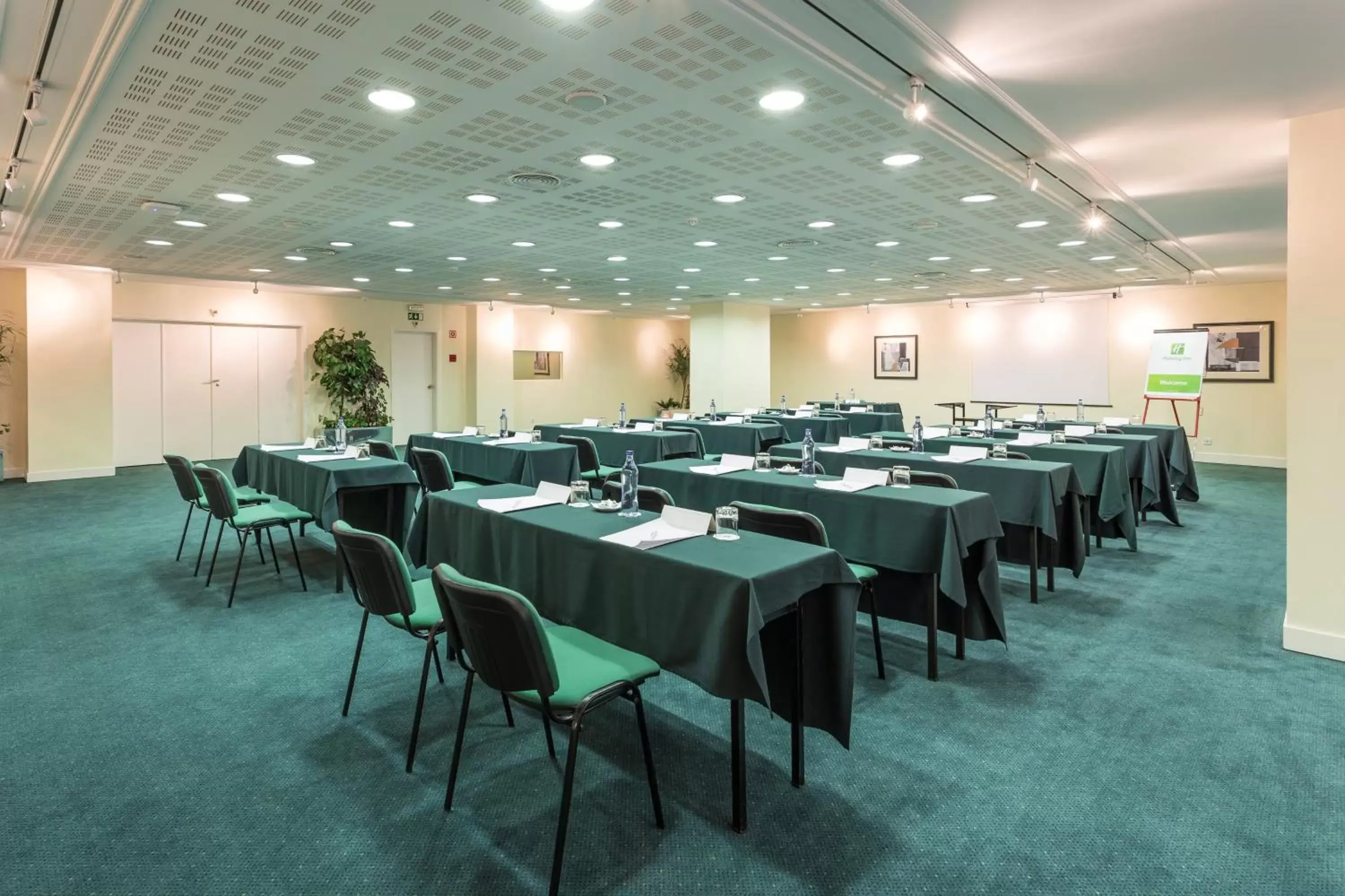 Meeting/conference room in Holiday Inn Lisbon, an IHG Hotel
