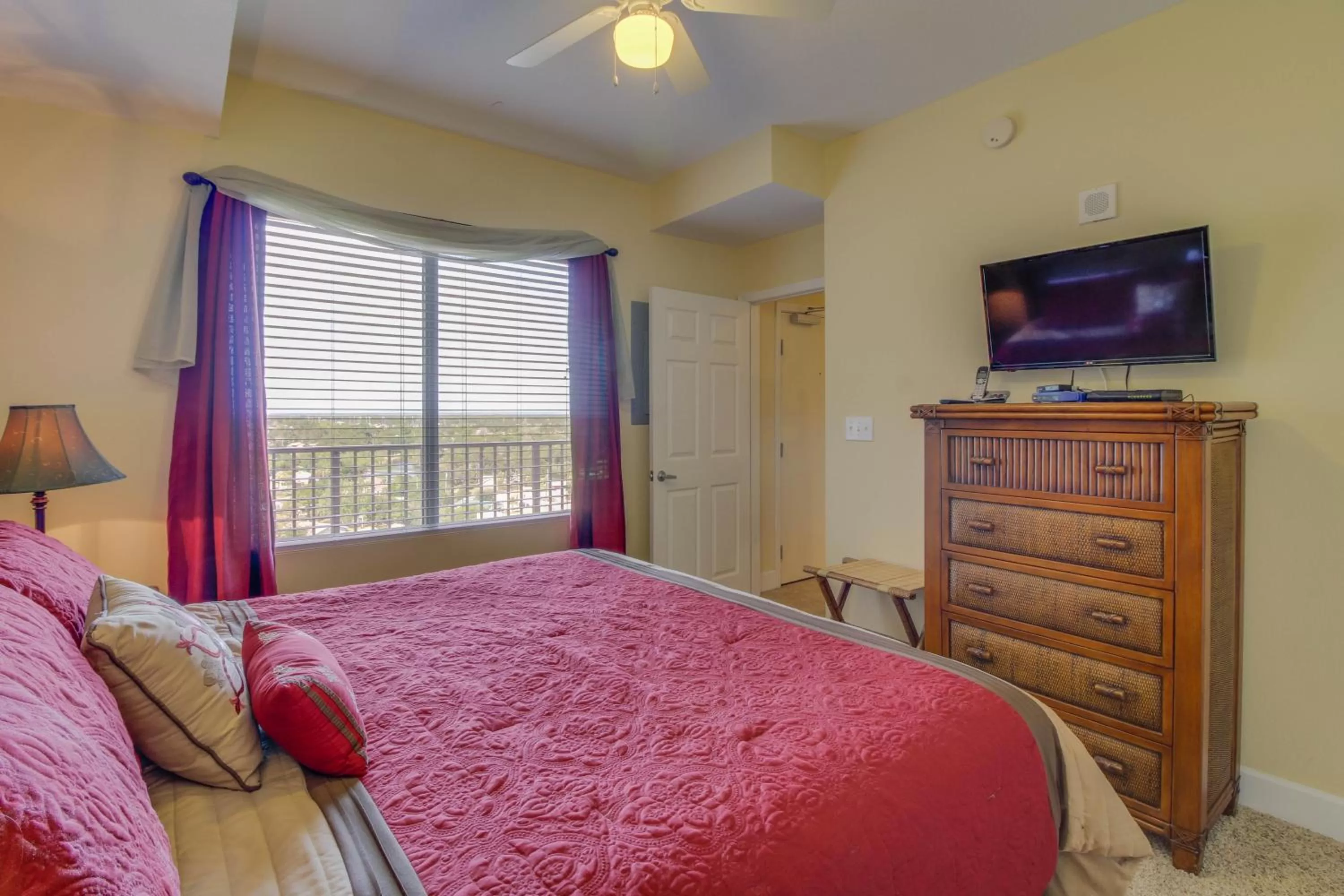 Bed in Tidewater Beach Resort 1204