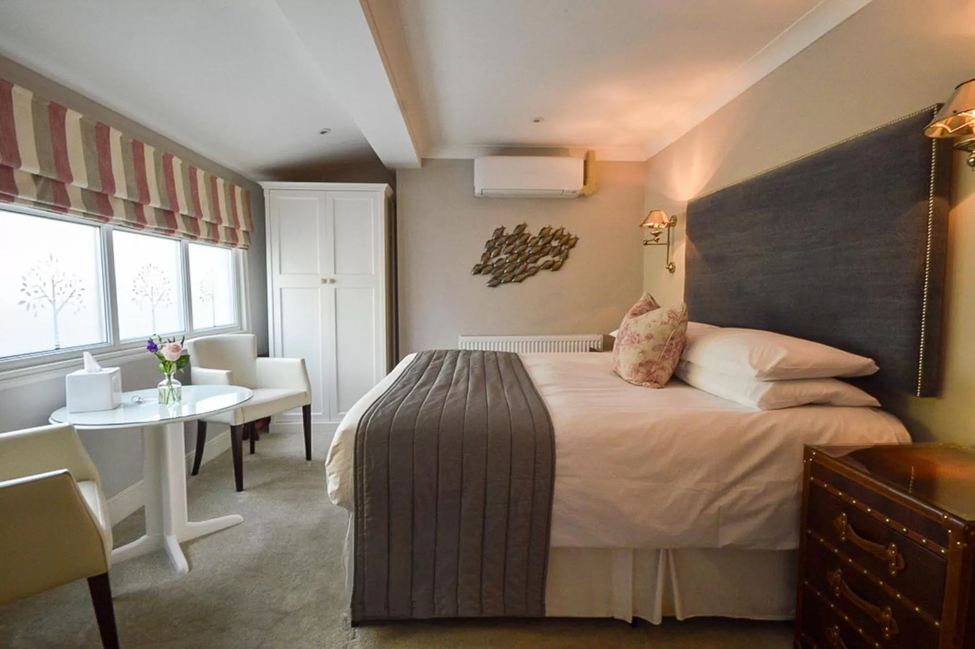 Bedroom, Bed in Pebble Beach Seaview Restaurant & Rooms