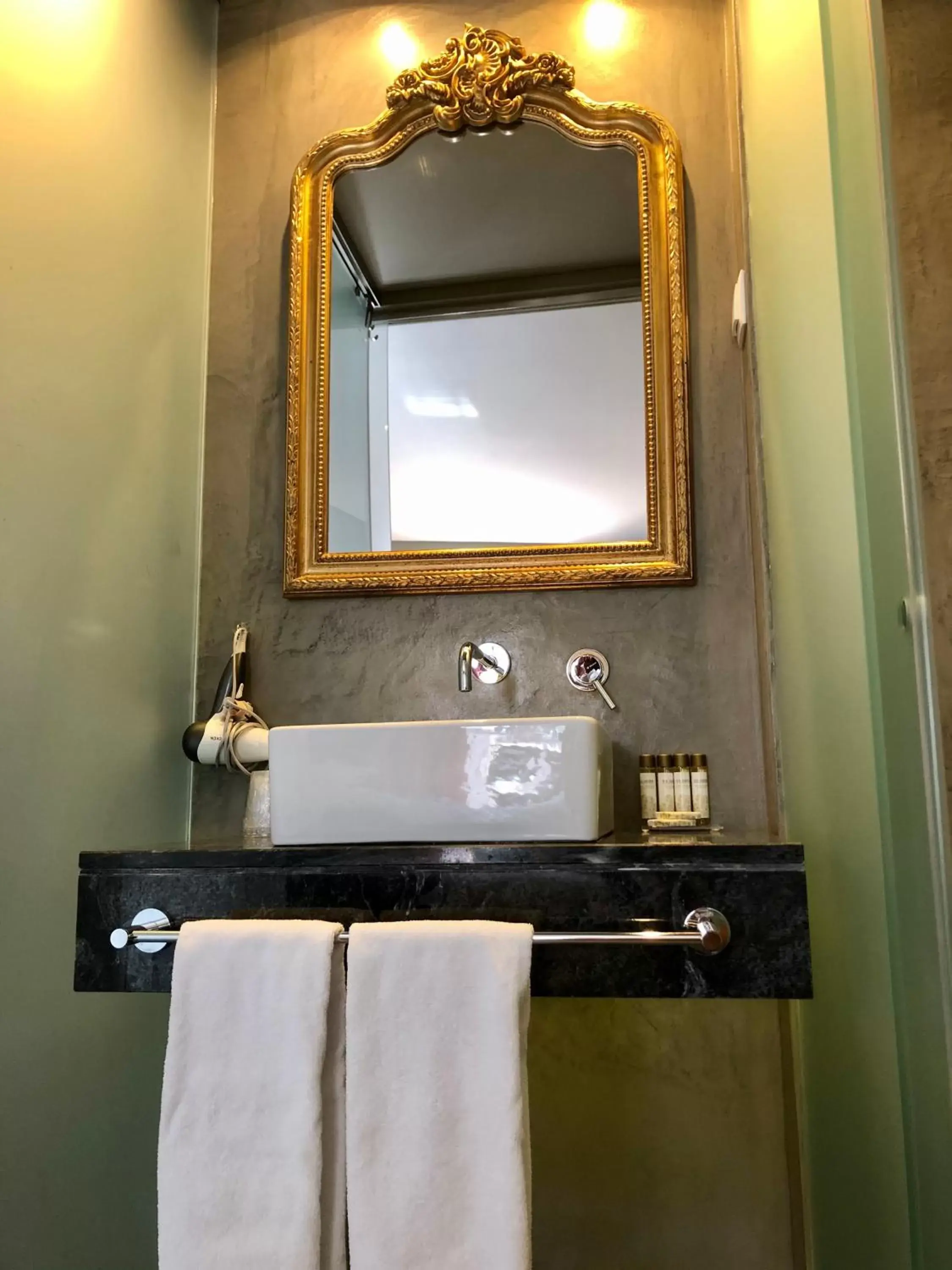 Bathroom in Dalma Old Town Suites