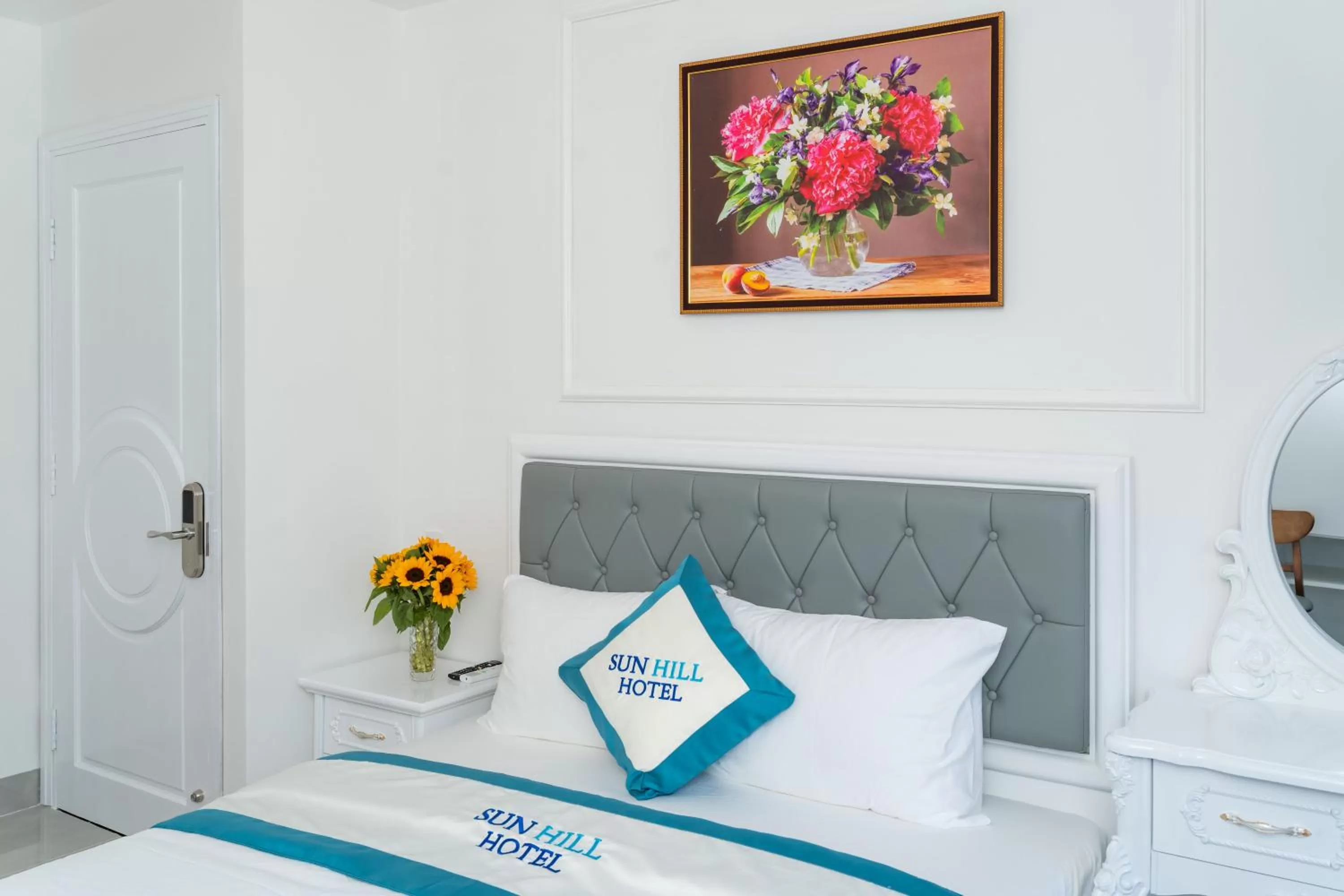 Bedroom, Bed in Sun Hill Hotel