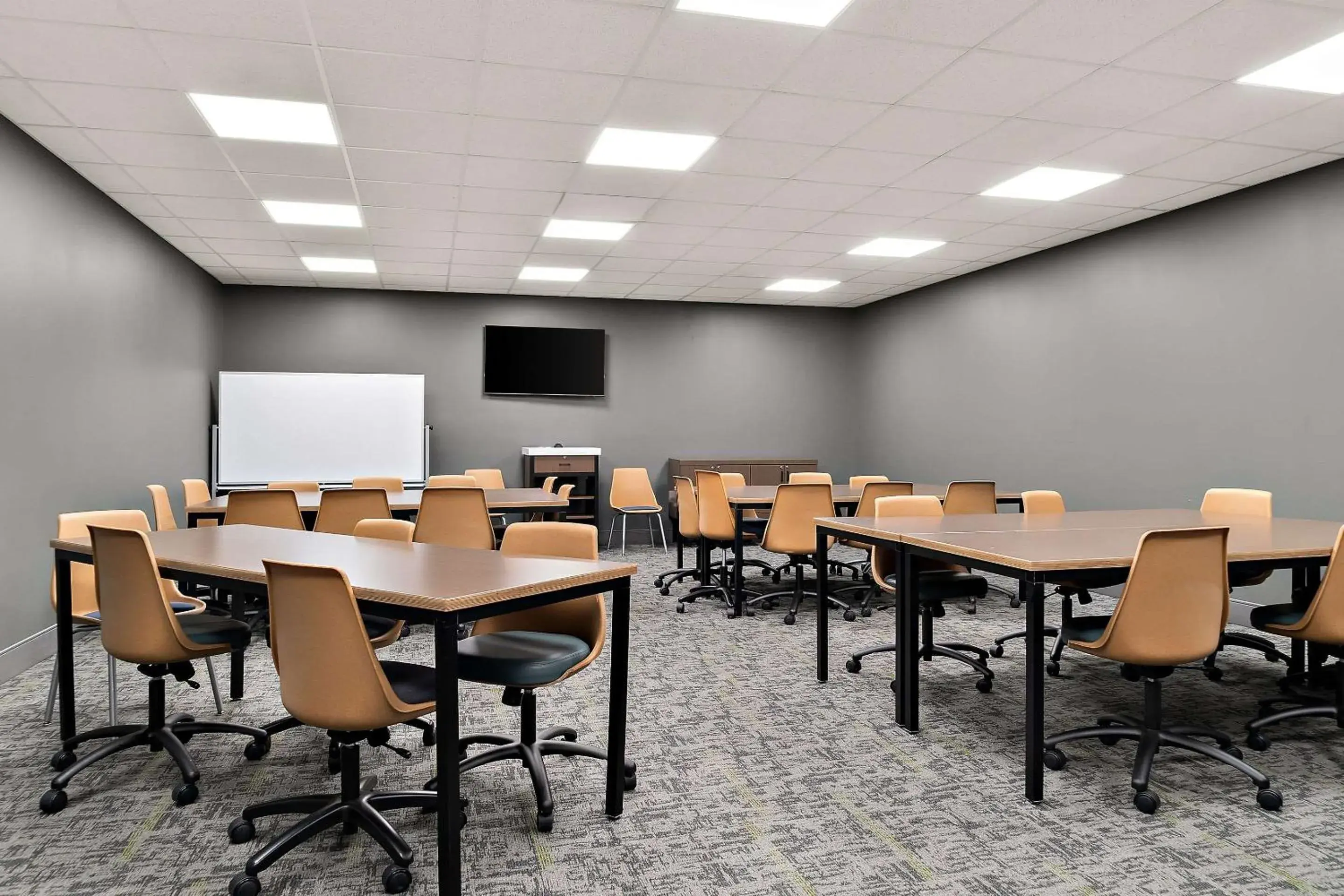 Meeting/conference room in CityFlatsHotel - Port Huron, Ascend Hotel Collection