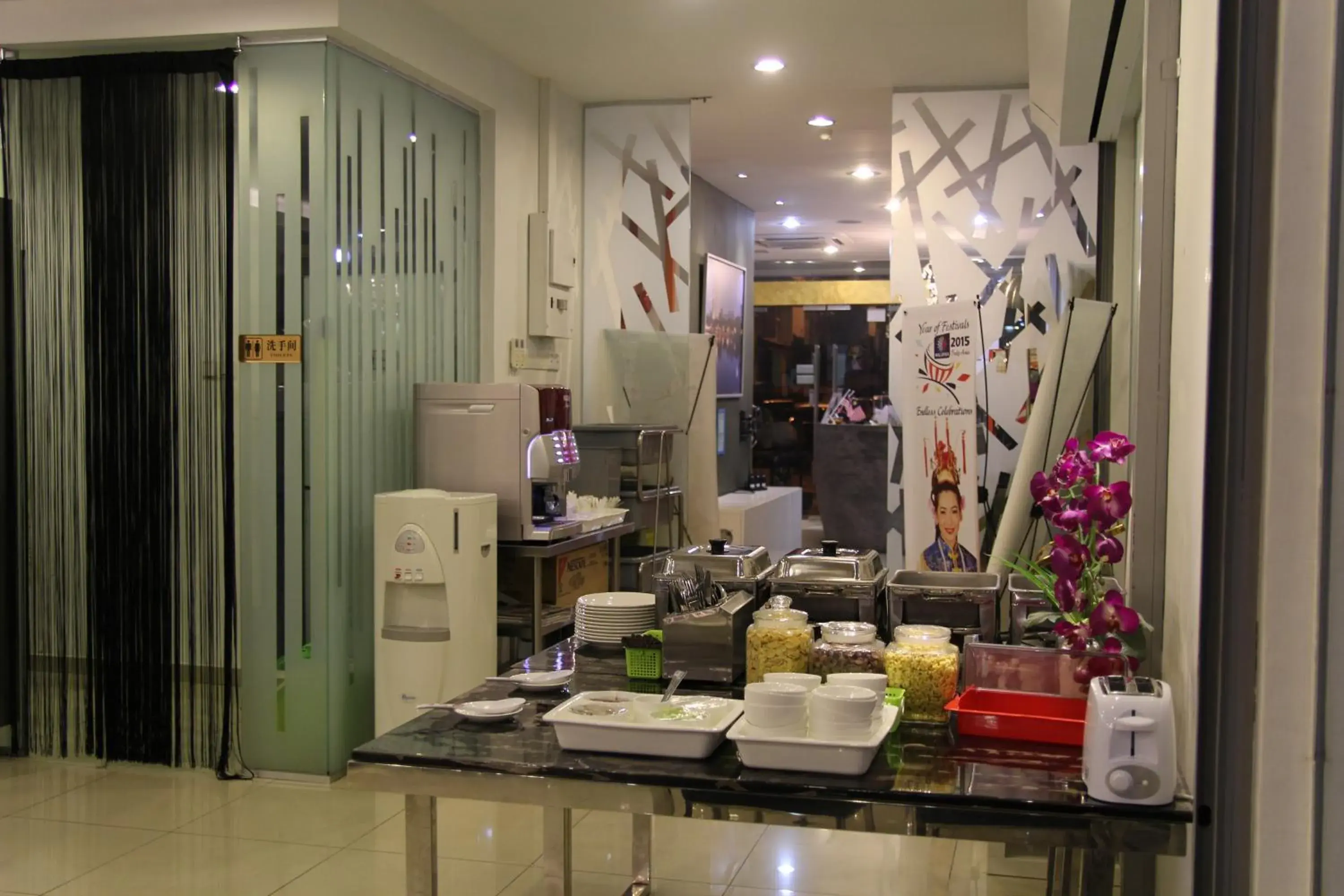 Food, Coffee/Tea Facilities in M Design Hotel Seri Kembangan