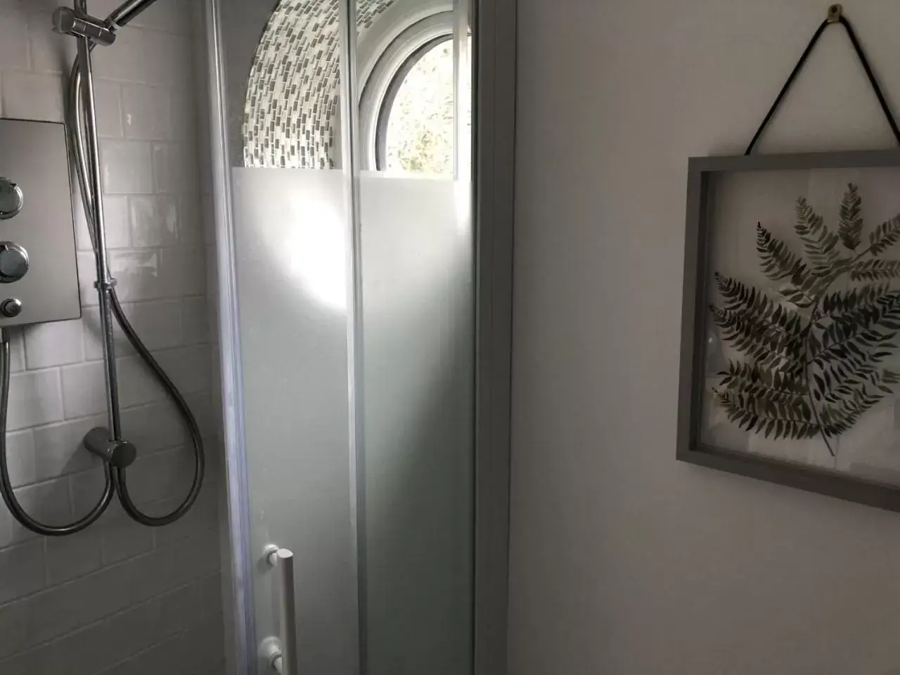 Shower, Bathroom in Woodland House B & B