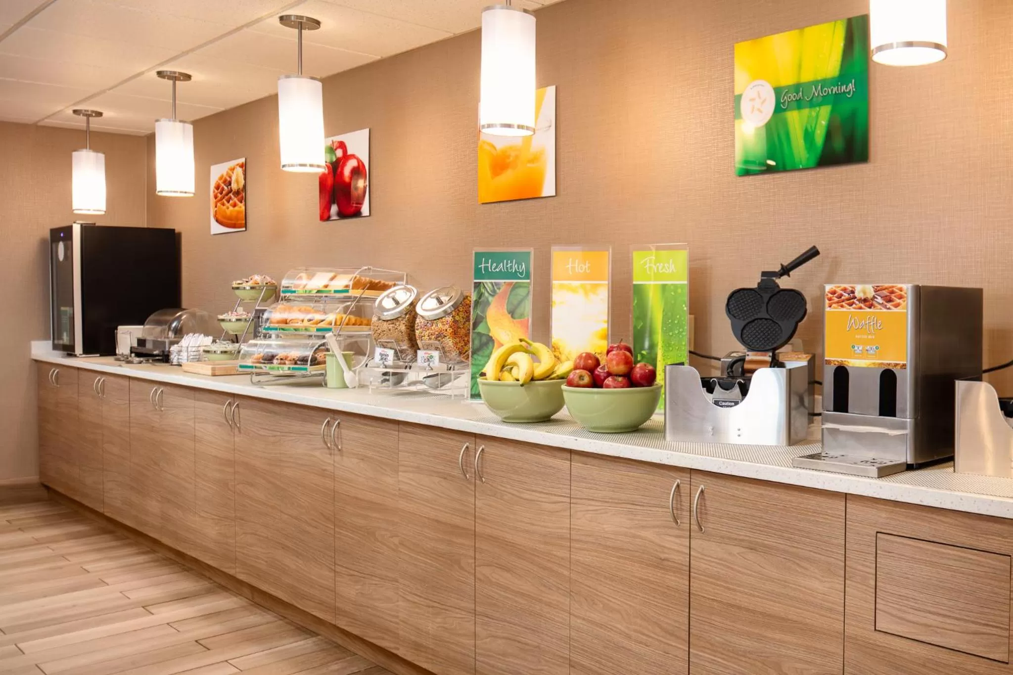 Food in Quality Inn & Suites Windsor - Downtown