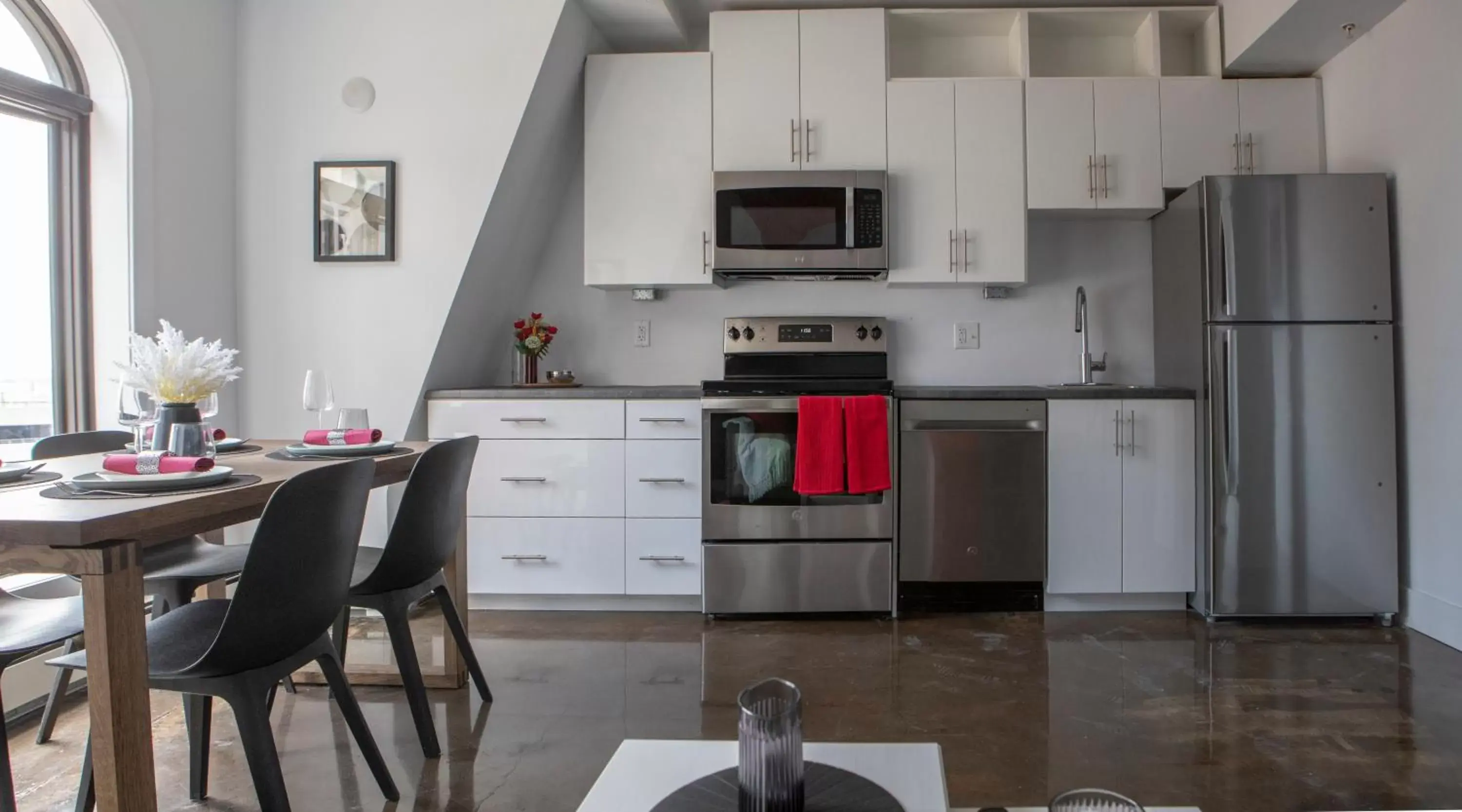 Kitchen/Kitchenette in Cameo Hotel and Suites